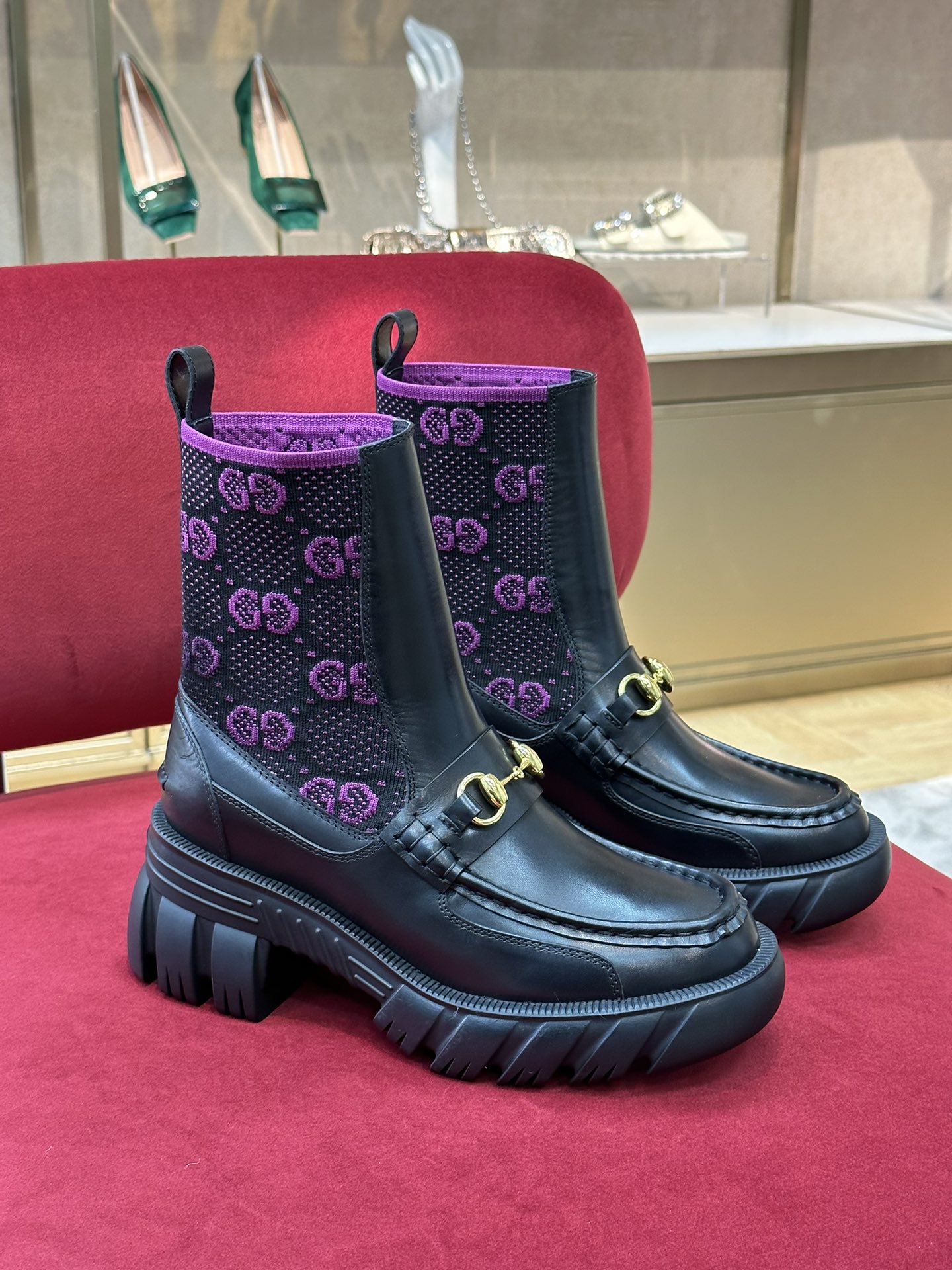G*u*i boots