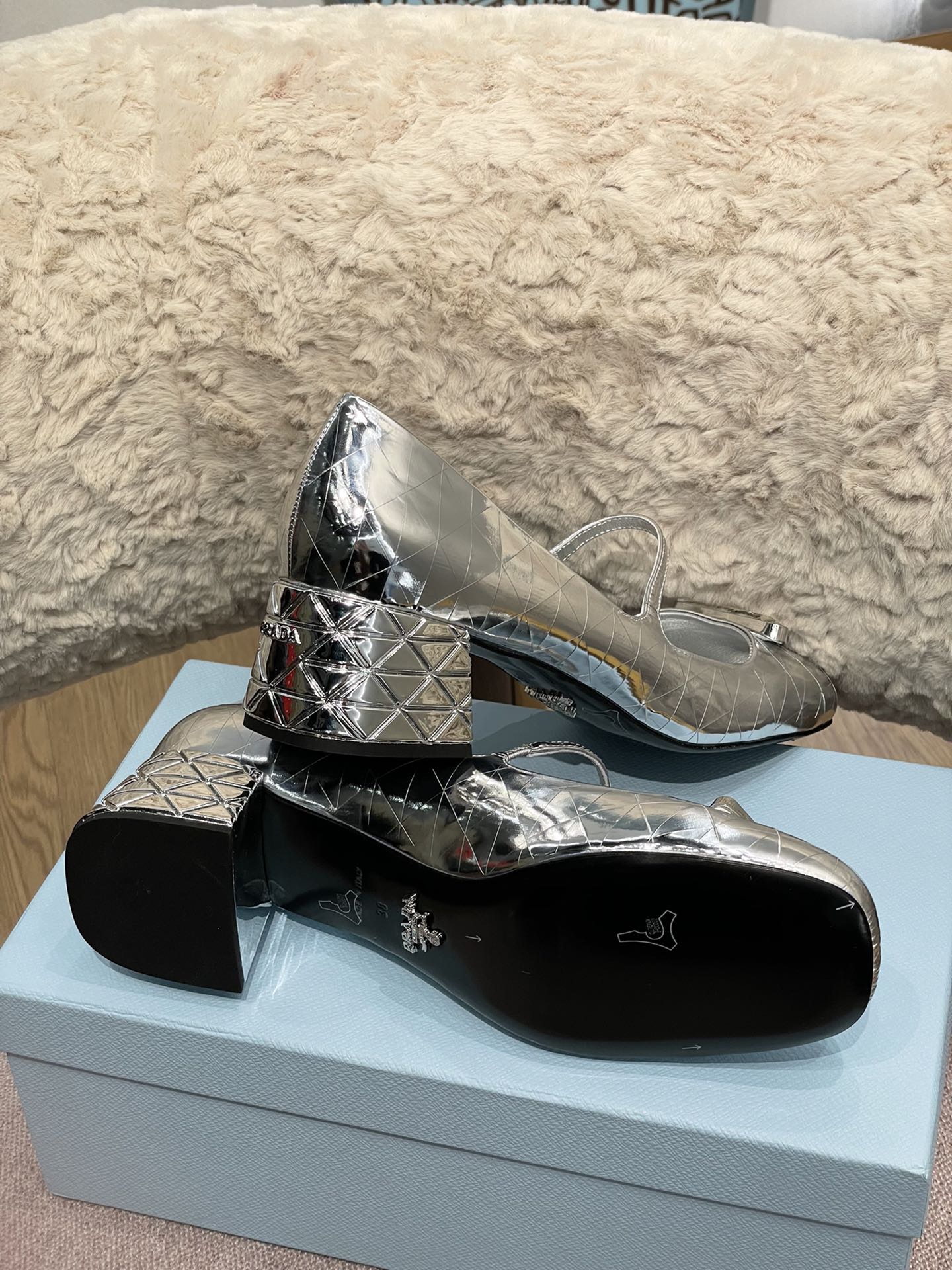 Pra*a heels 2022ss