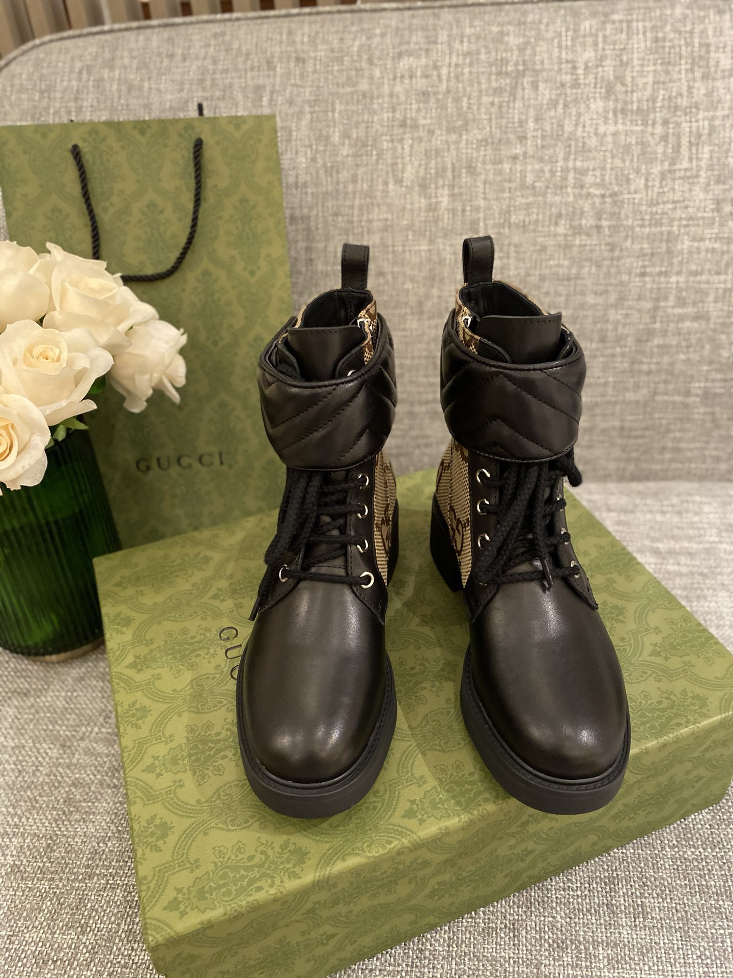 G*u*i boots