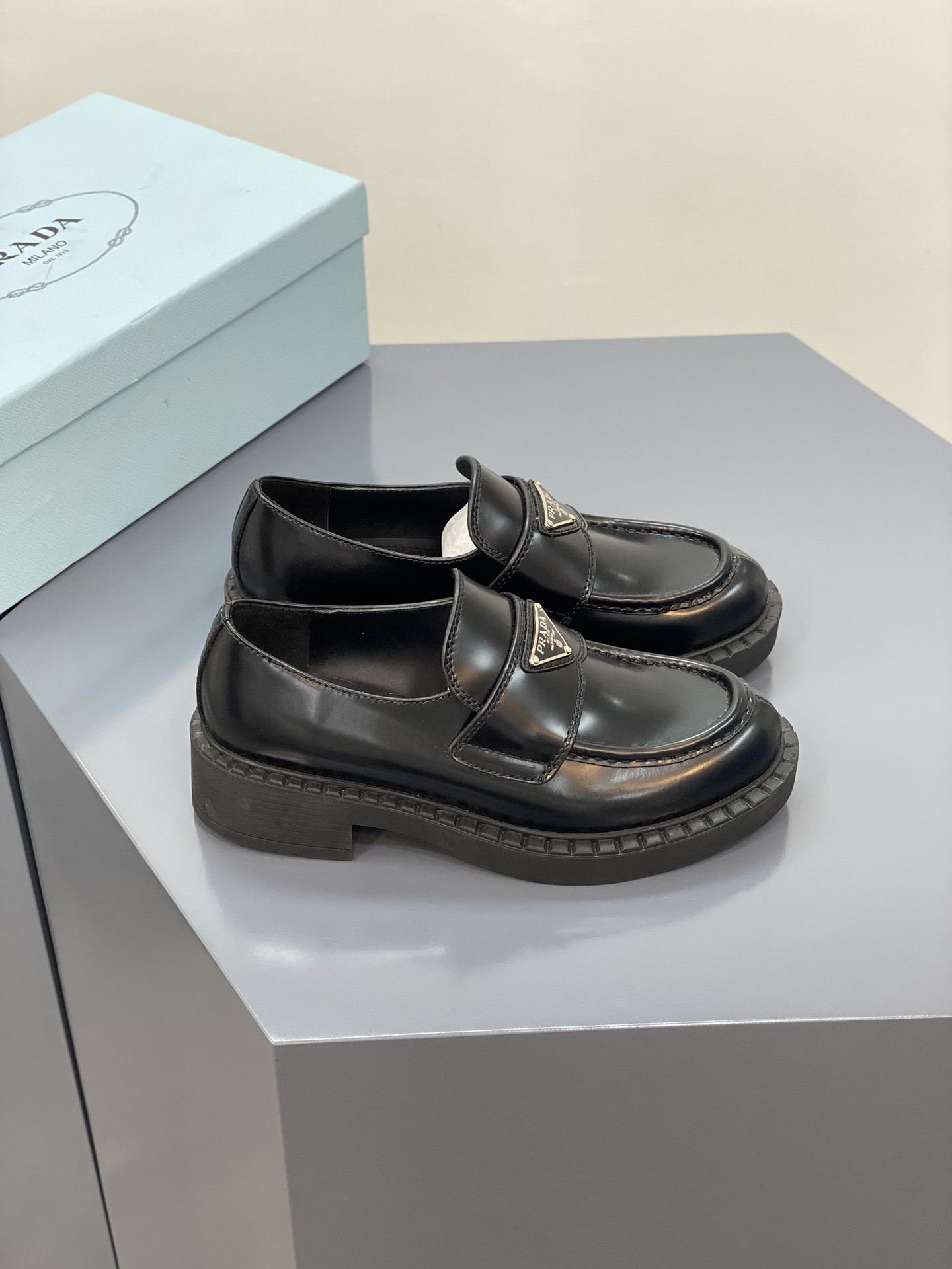Pra*a loafers 2022ss
