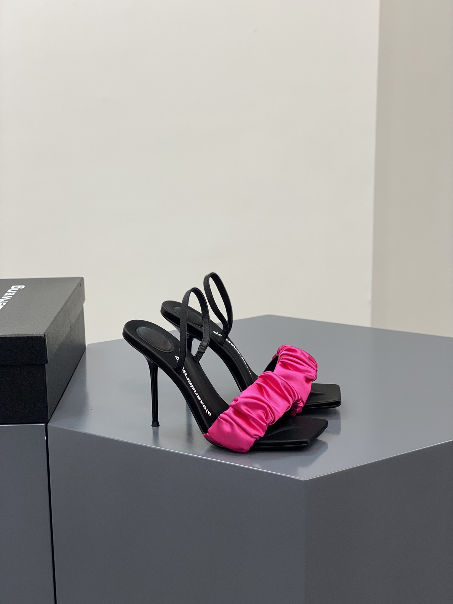 A1exa*der heels
