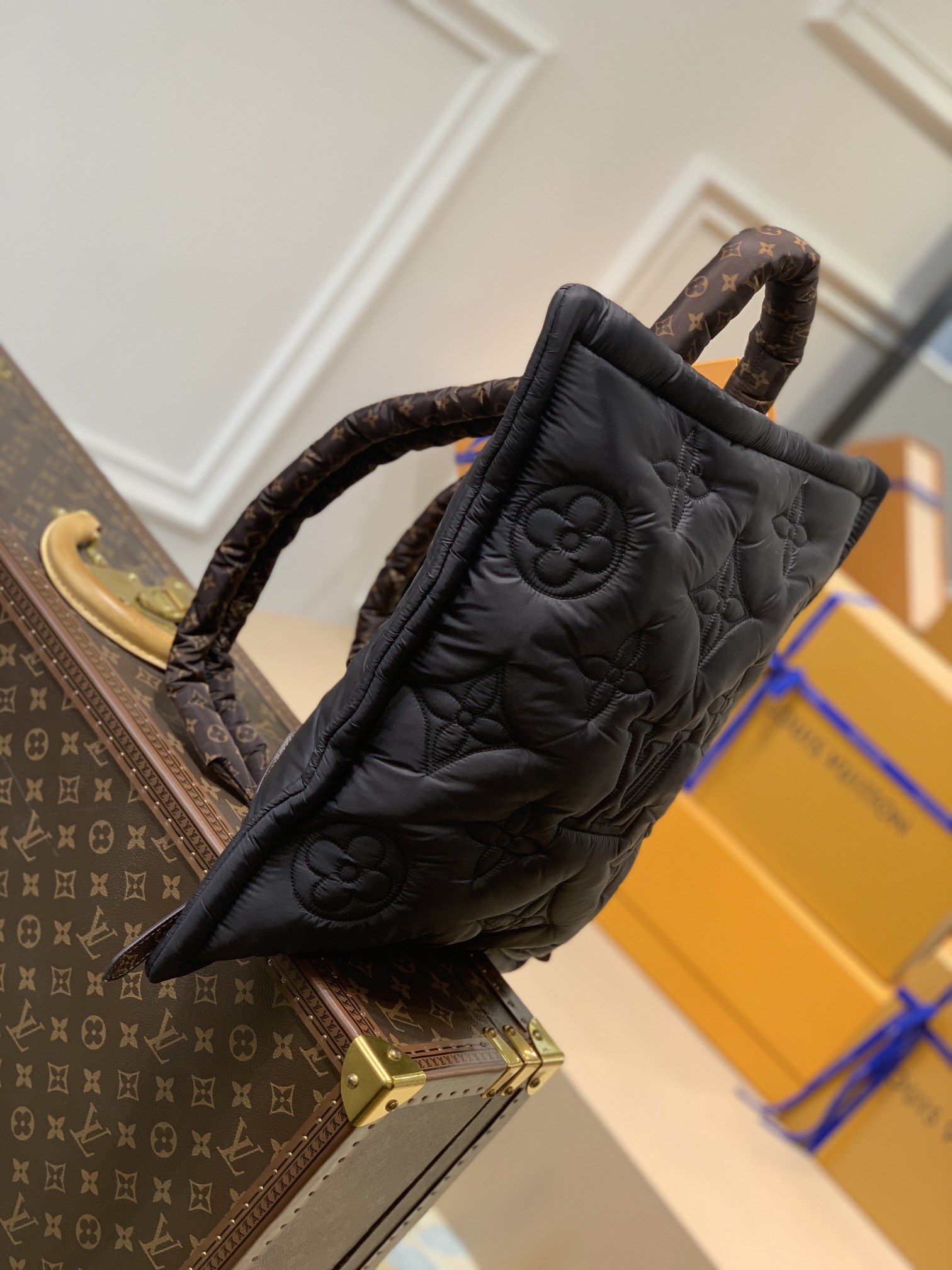 l0*is V*t0n onthego handbag-39*46*3cm