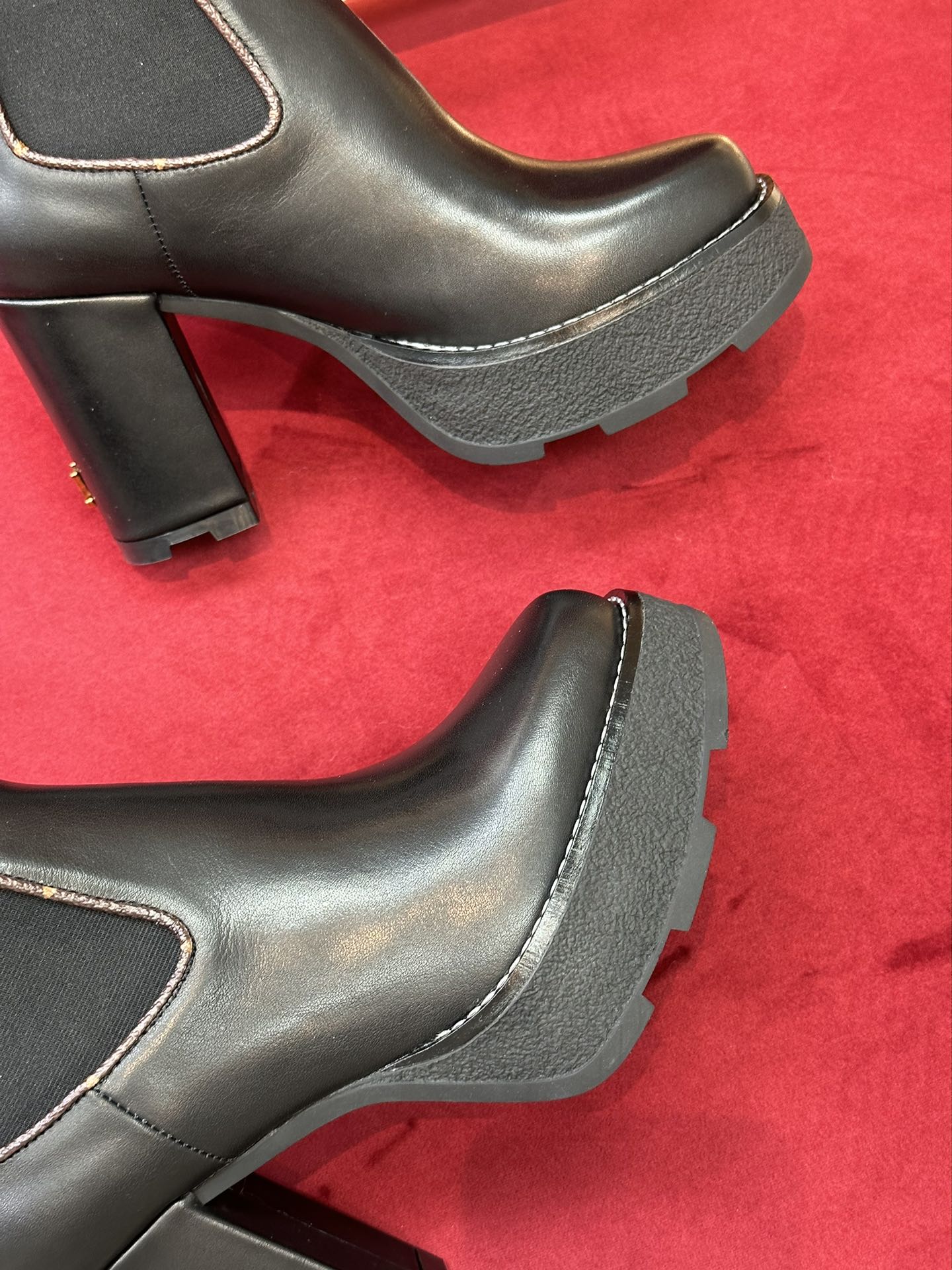 l0*is V*t0n boots