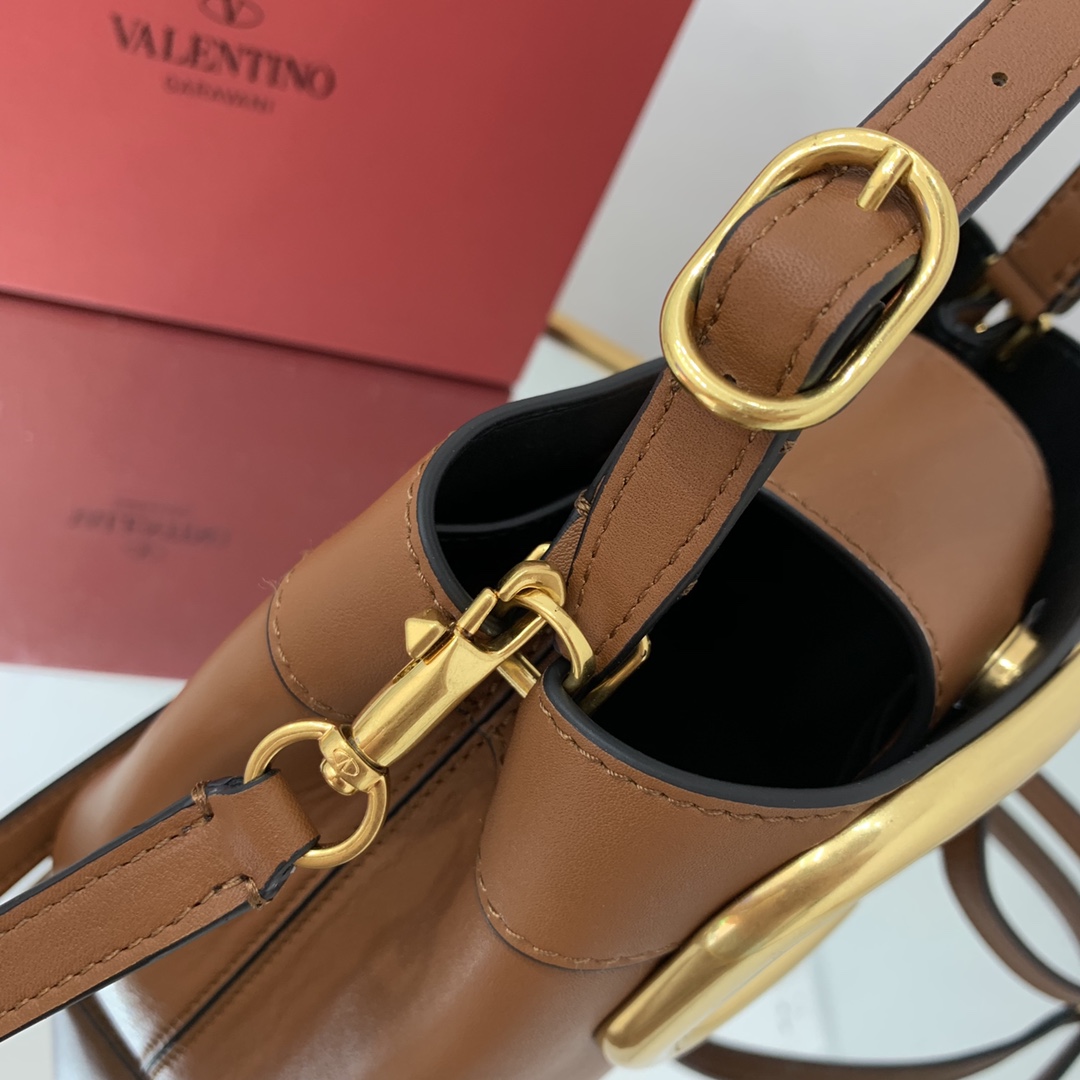 Va1e*ntin0 garavani s*pervee bag-20*19*12cm