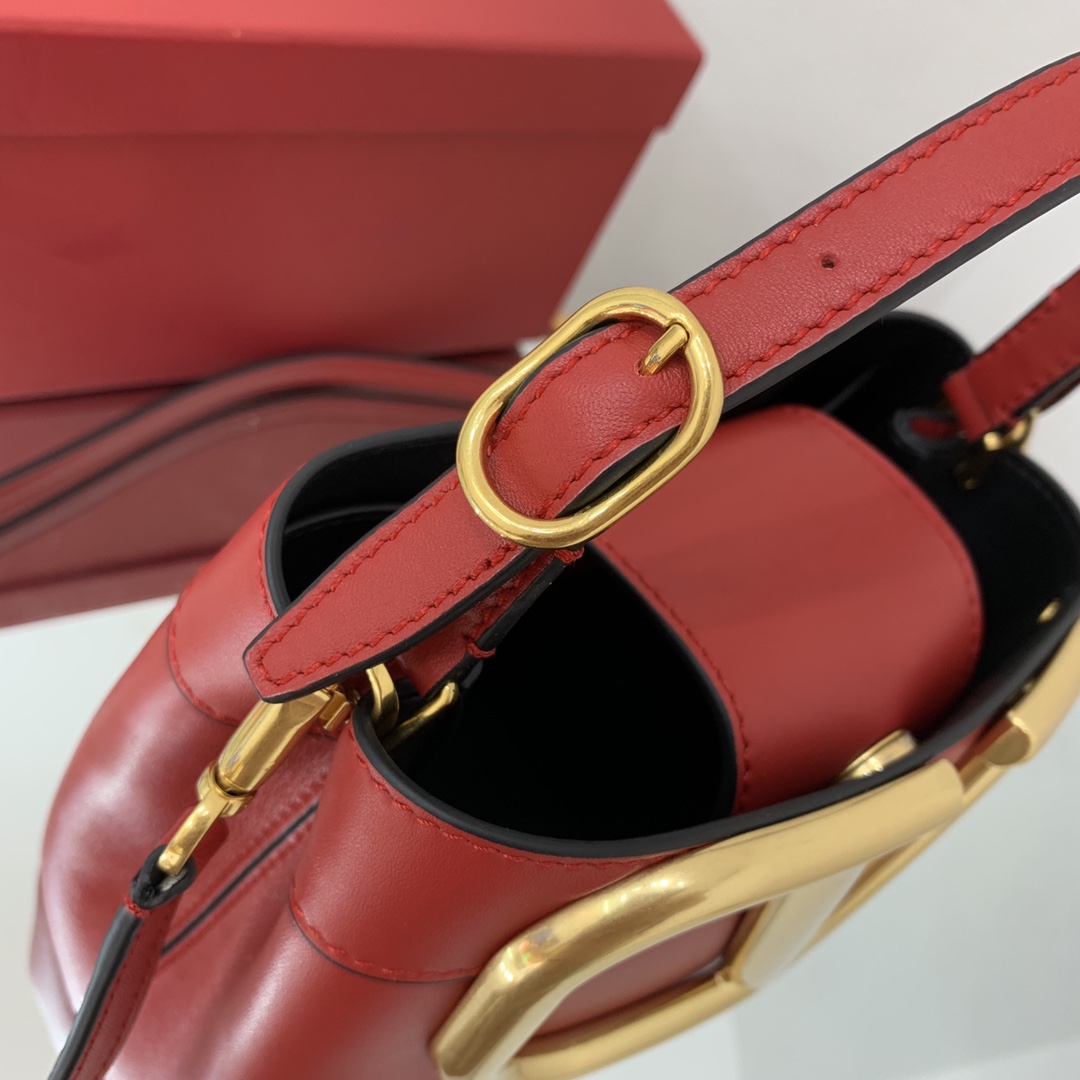 Va1e*ntin0 garavani s*pervee bag-20*19*12cm