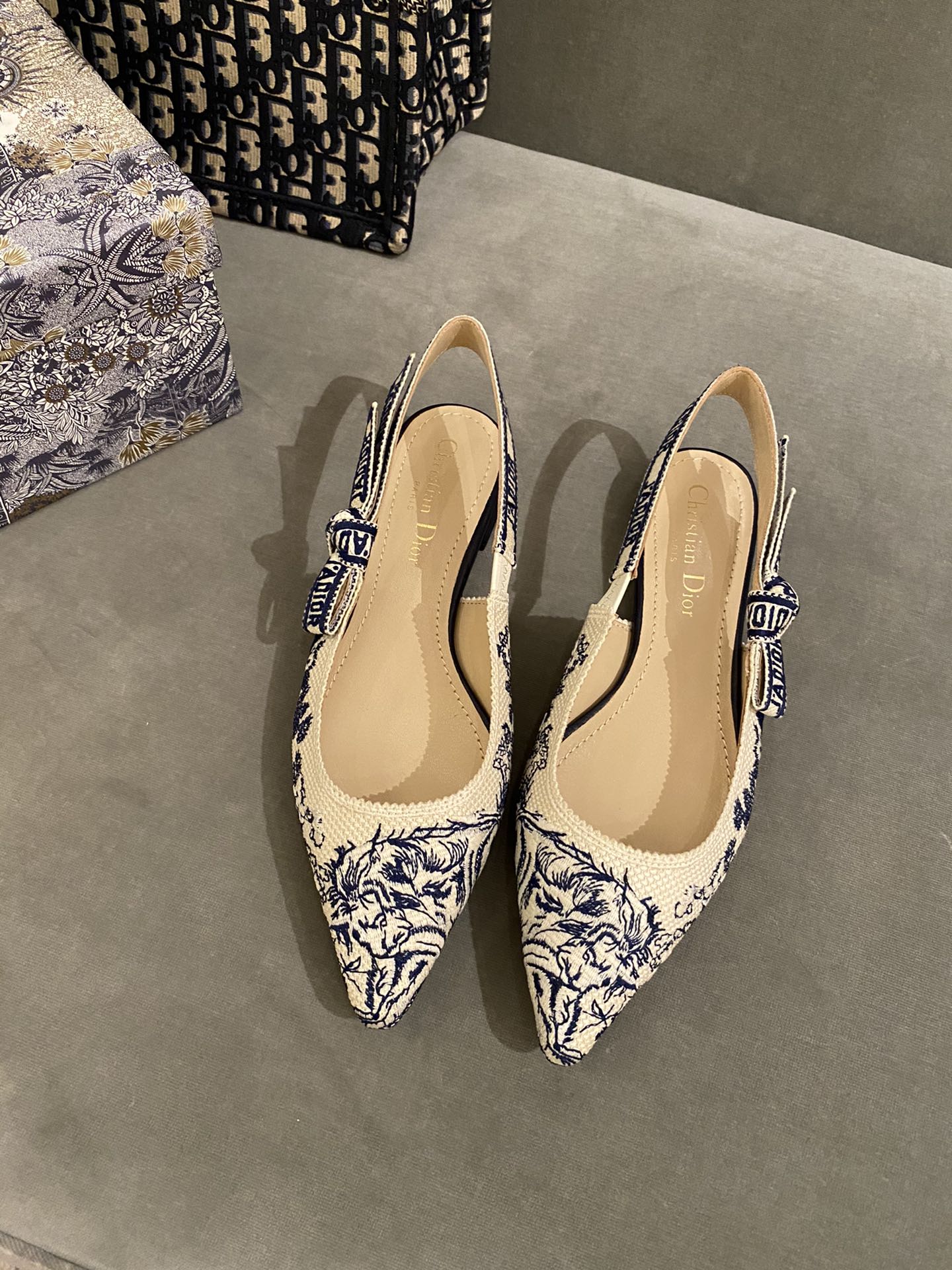 D*or flap shoes
