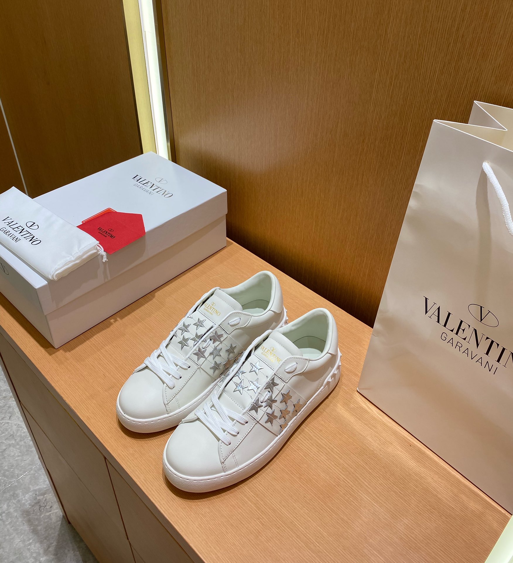 Va1e*ntin0 garavani sneakers