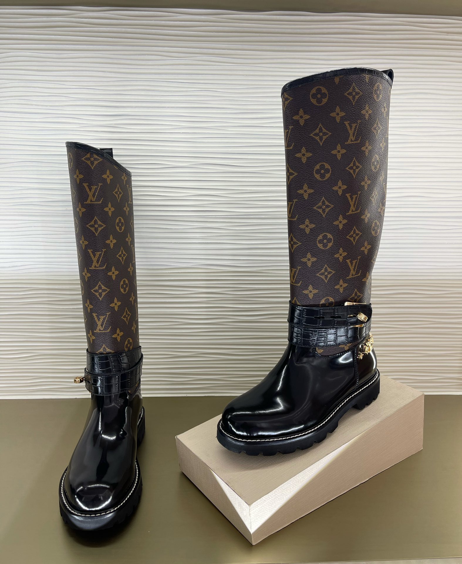 l0*is V*t0n boots(eu35-42)