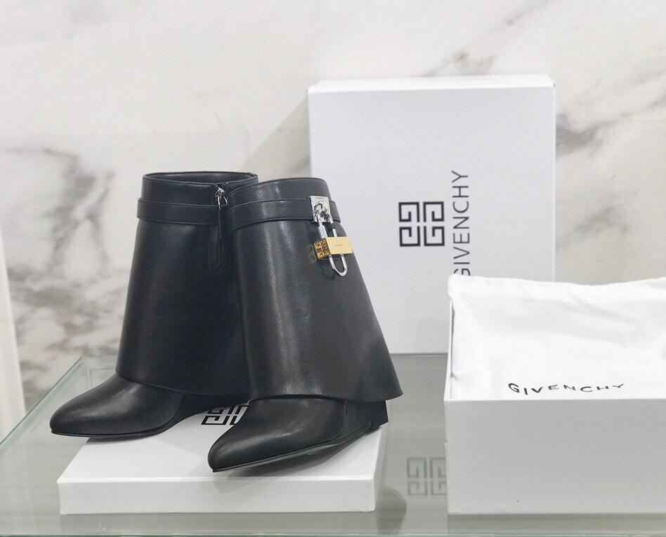 G1uenchy boots(eu35-42)