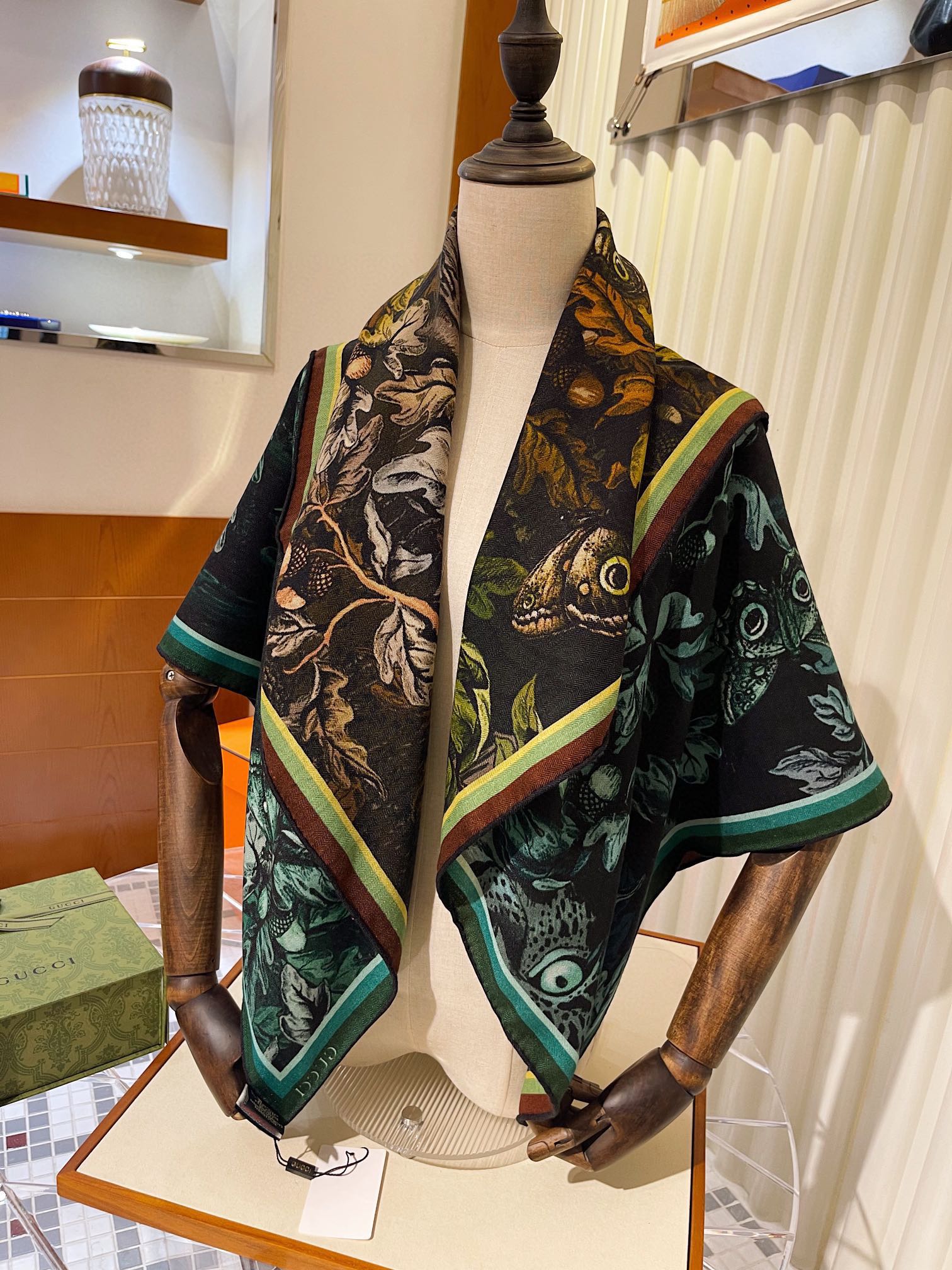 G*u*i shawls-110*110cm