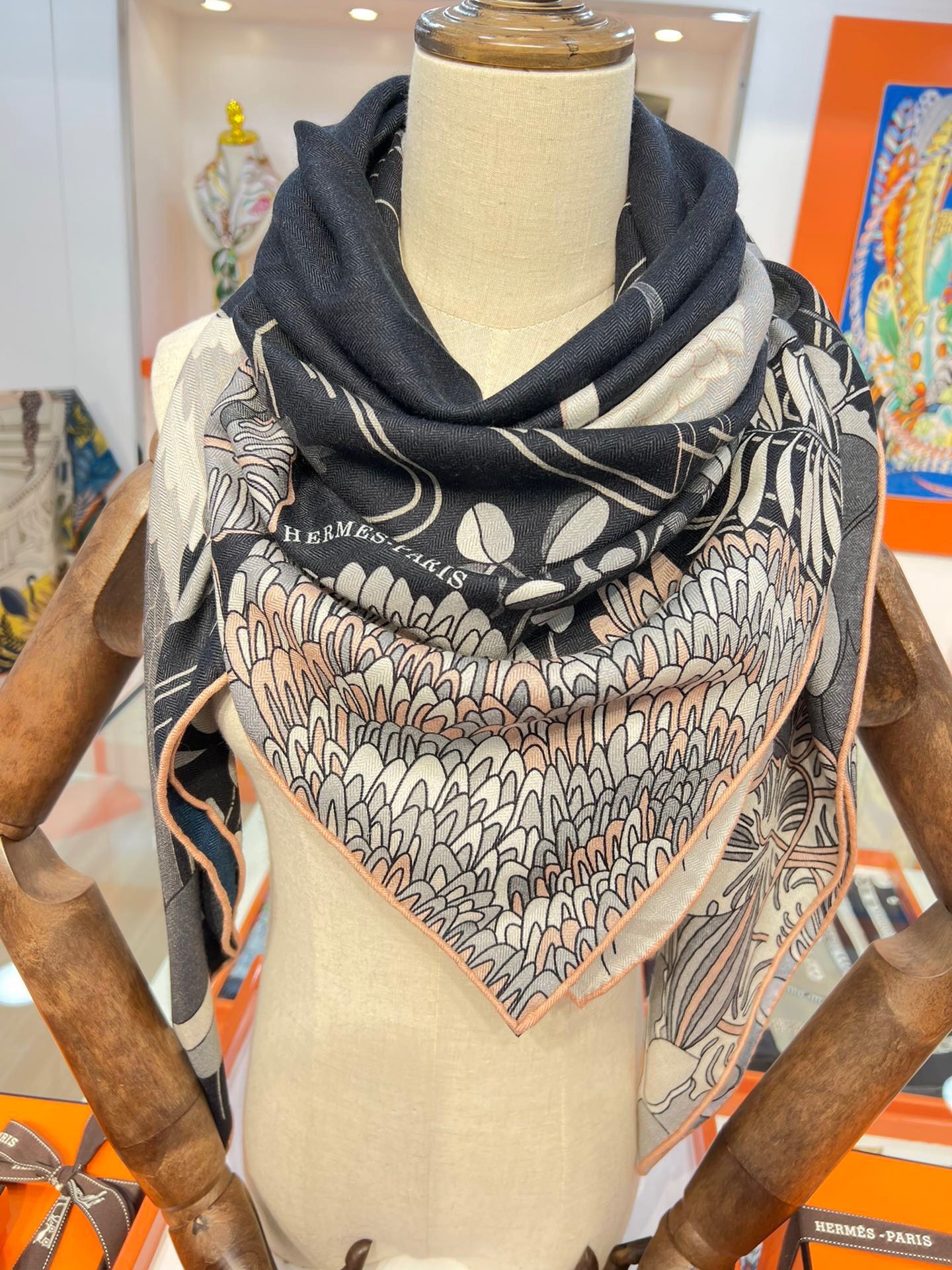 H**mes shawls-140*140cm