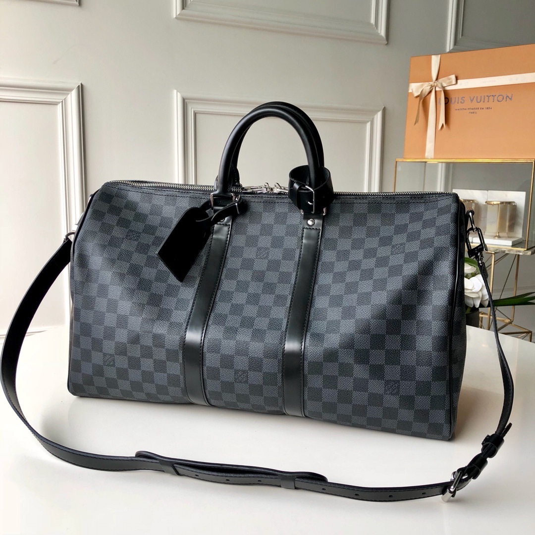 l0*is V*t0n keepall