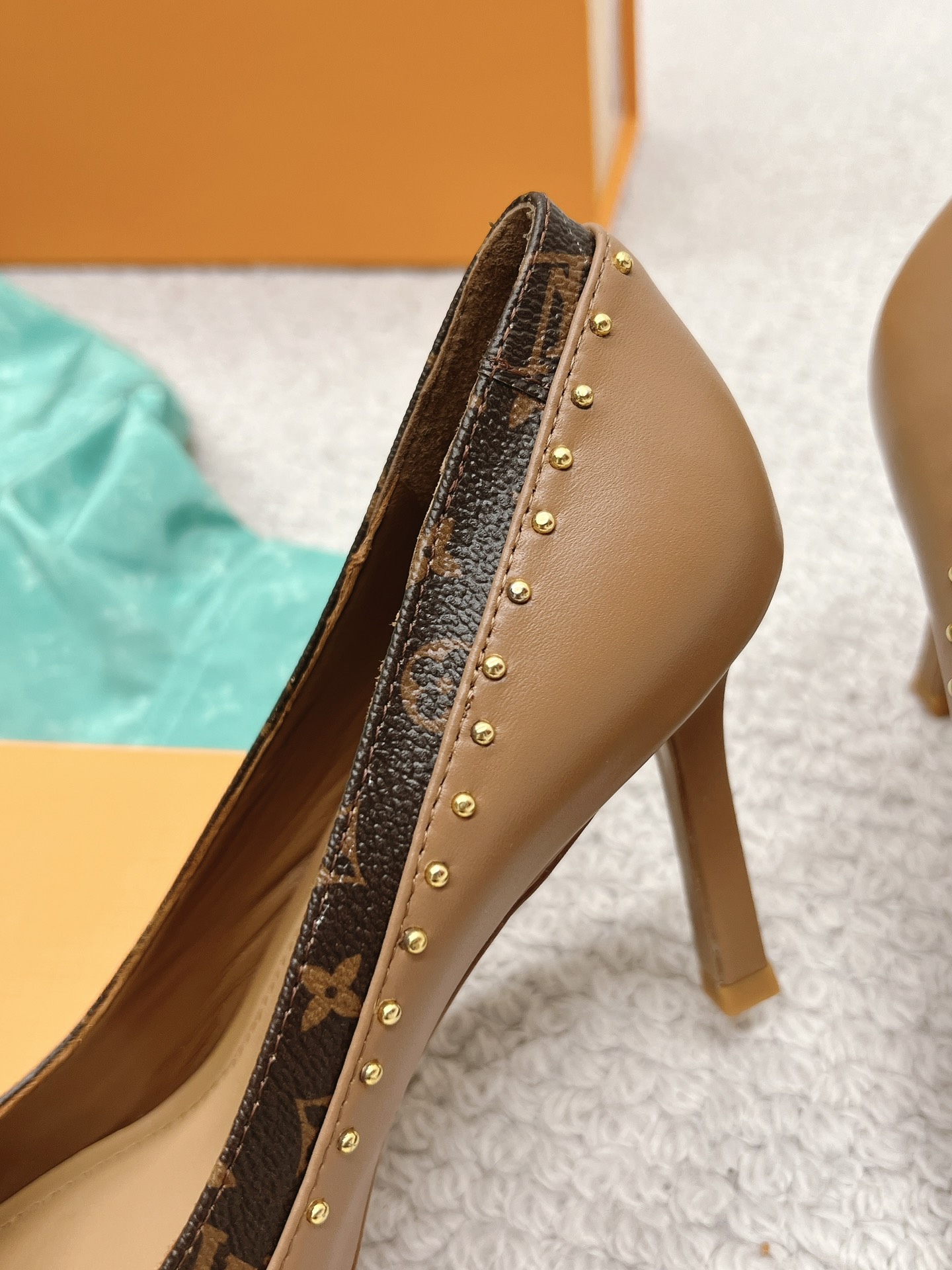 l0*is V*t0n heel-10.5cm