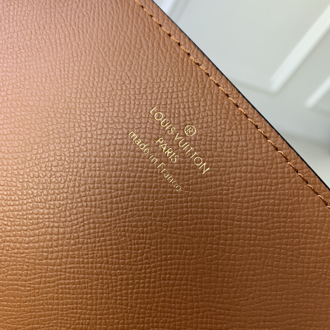 l0*is V*t0n book chain wallet-20 x 14 x 4cm