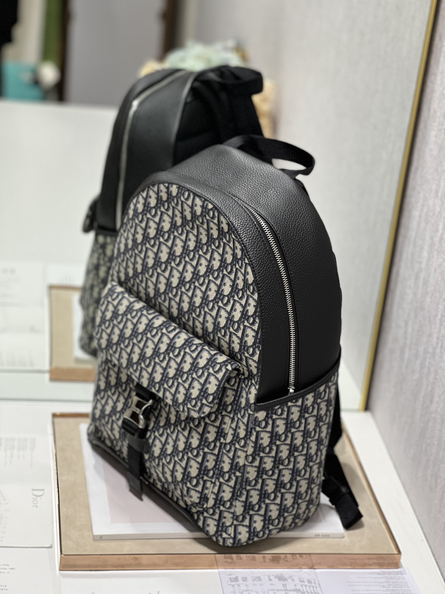 D*or oblique explorer backpack-30×42×14.5cm