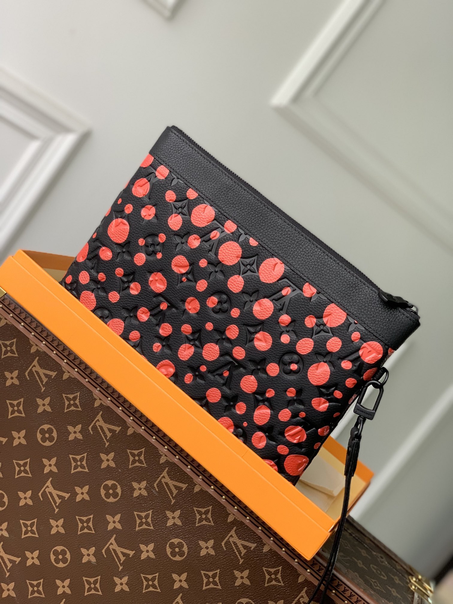 l0*is V*t0n x yk pochette to go-30 x 21.5 x 1 cm