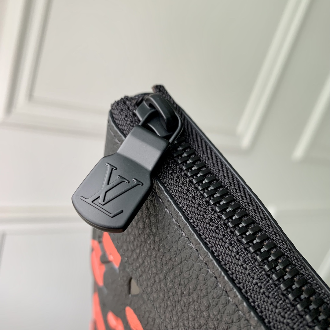 l0*is V*t0n x yk pochette to go-30 x 21.5 x 1 cm