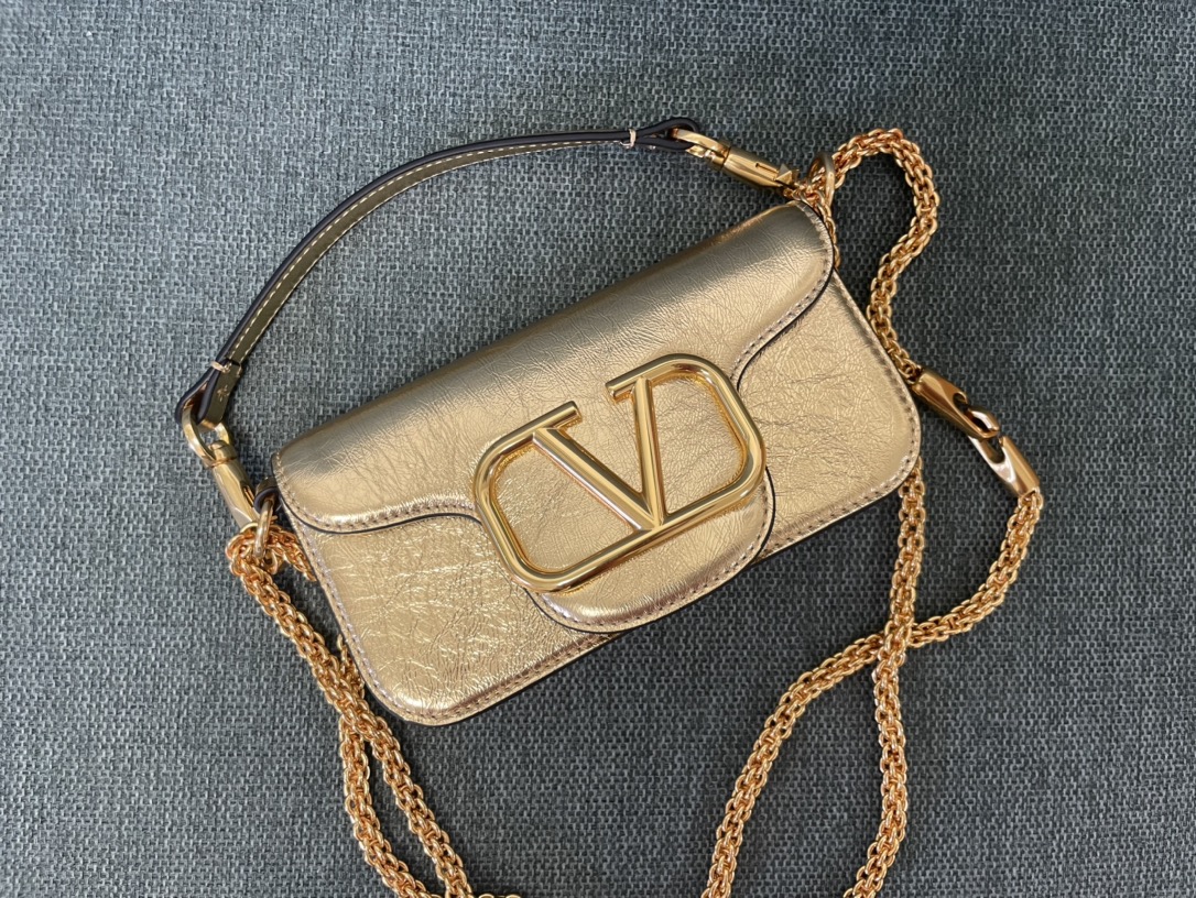 Va1e*ntin0 garavani mini loc-20x 11x5cm