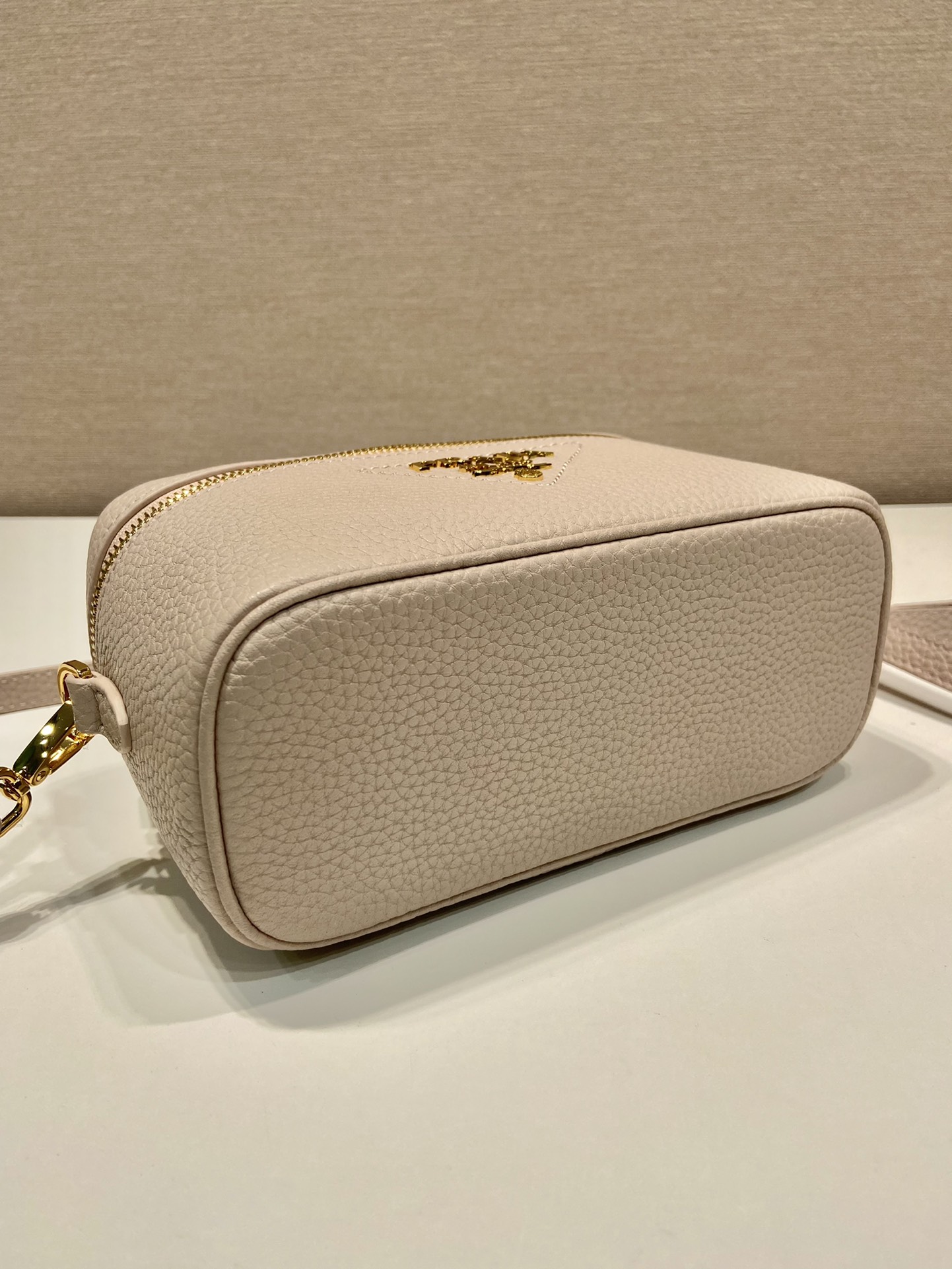 Pra*a 1bh202 cosmetic bag-18*11.5*7.5cm
