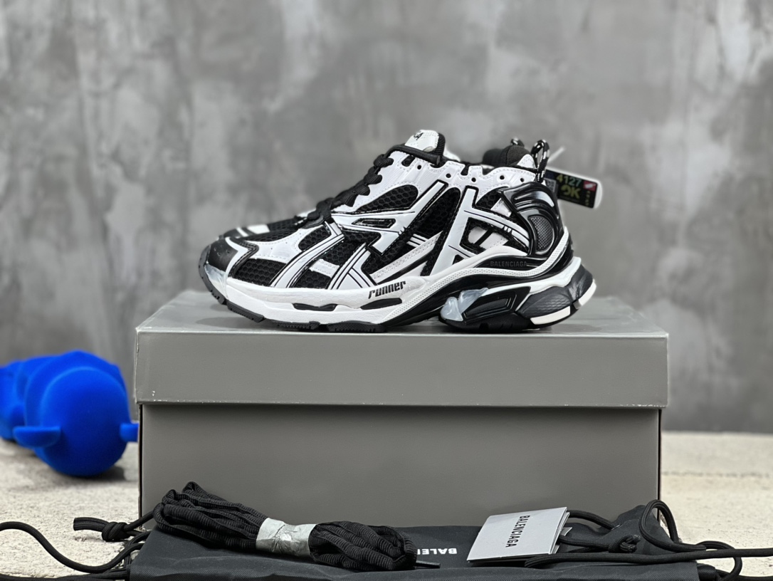 Ba*len*cia*ga runner sneakers