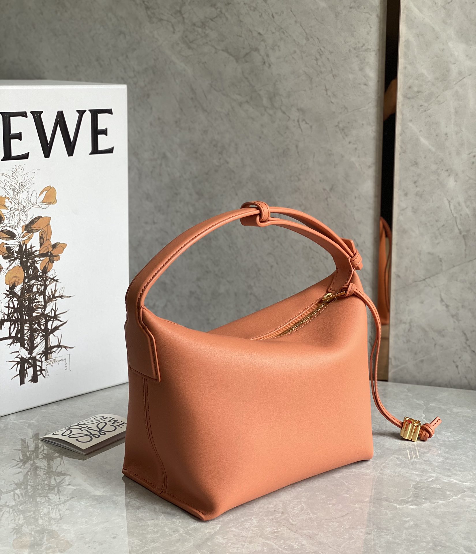 L0ew* cubi bag-20.5×17×12.5cm