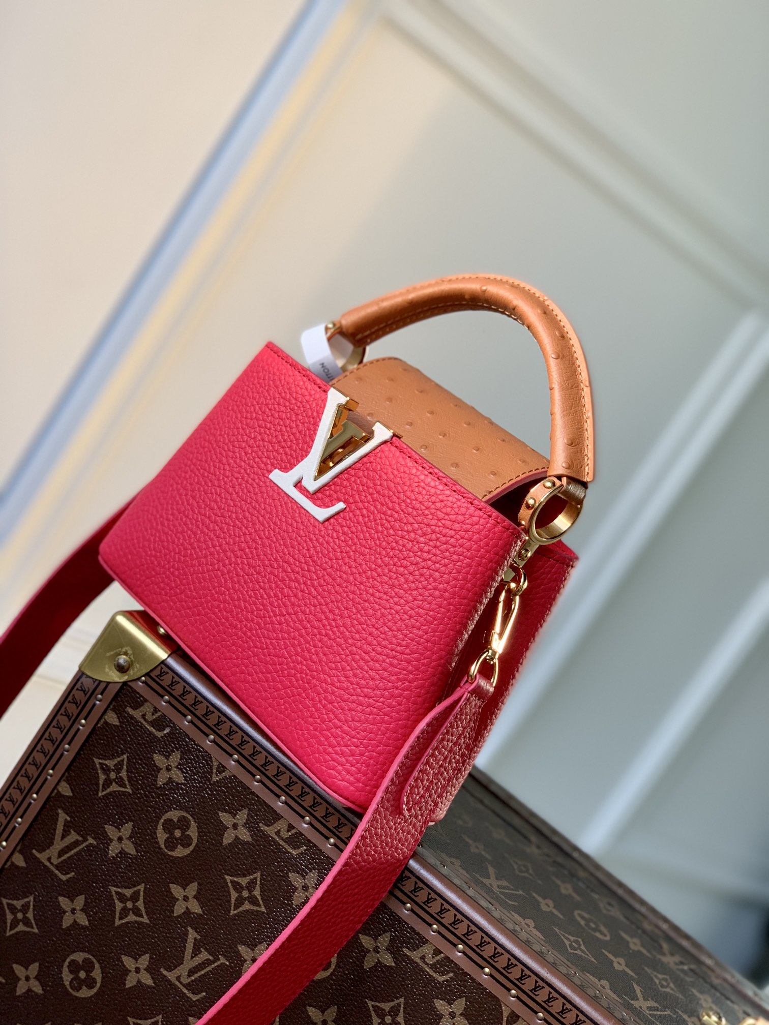 l0*is V*t0n capucines handlebag