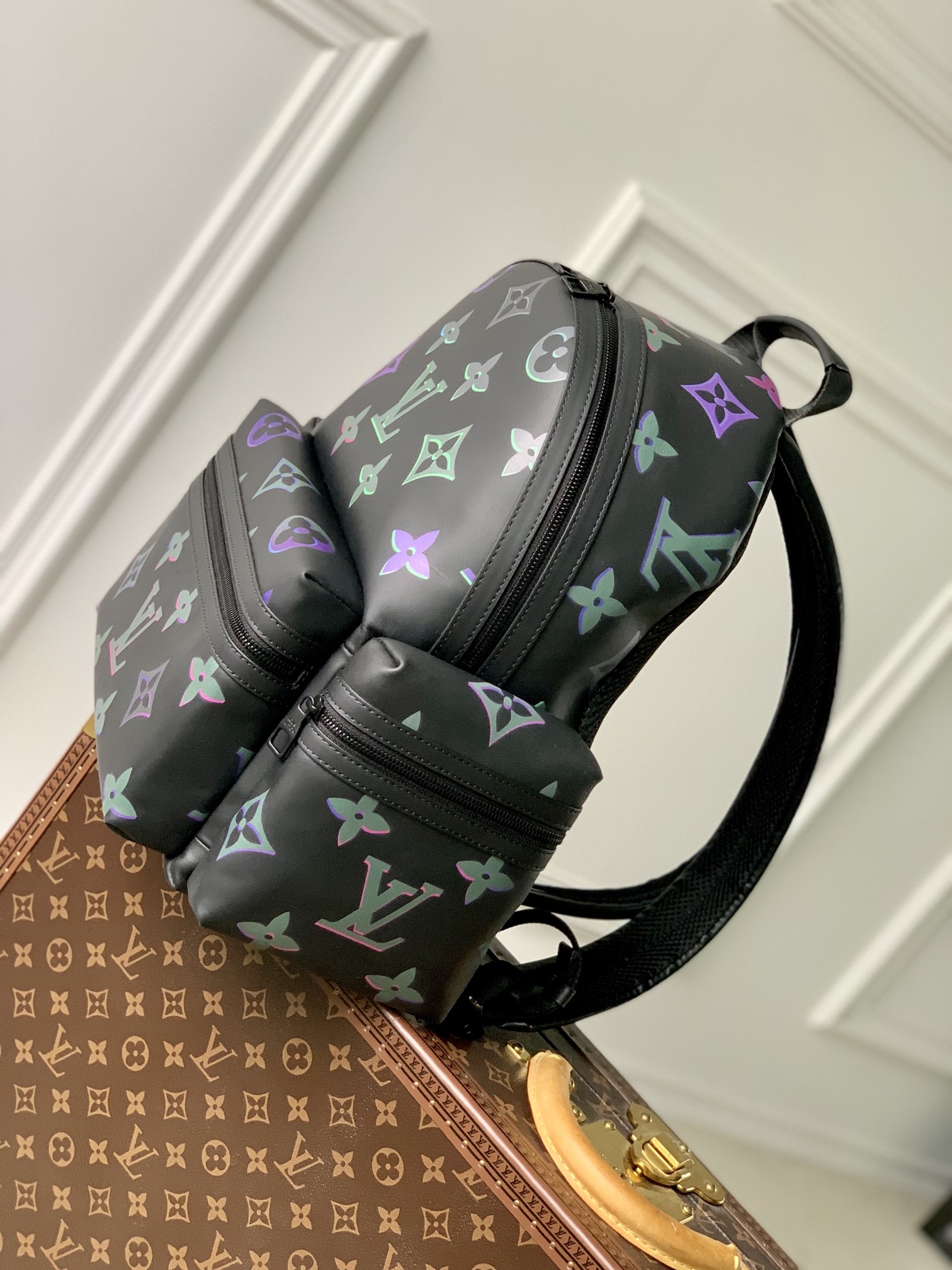 l0*is V*t0n comet backpack m22488-37*43*17cm