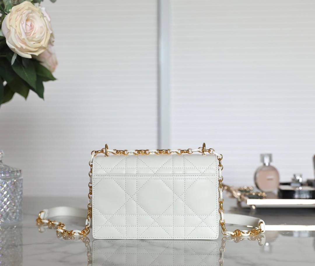 D*or caro bag- 19 x 13 x 5.5cm