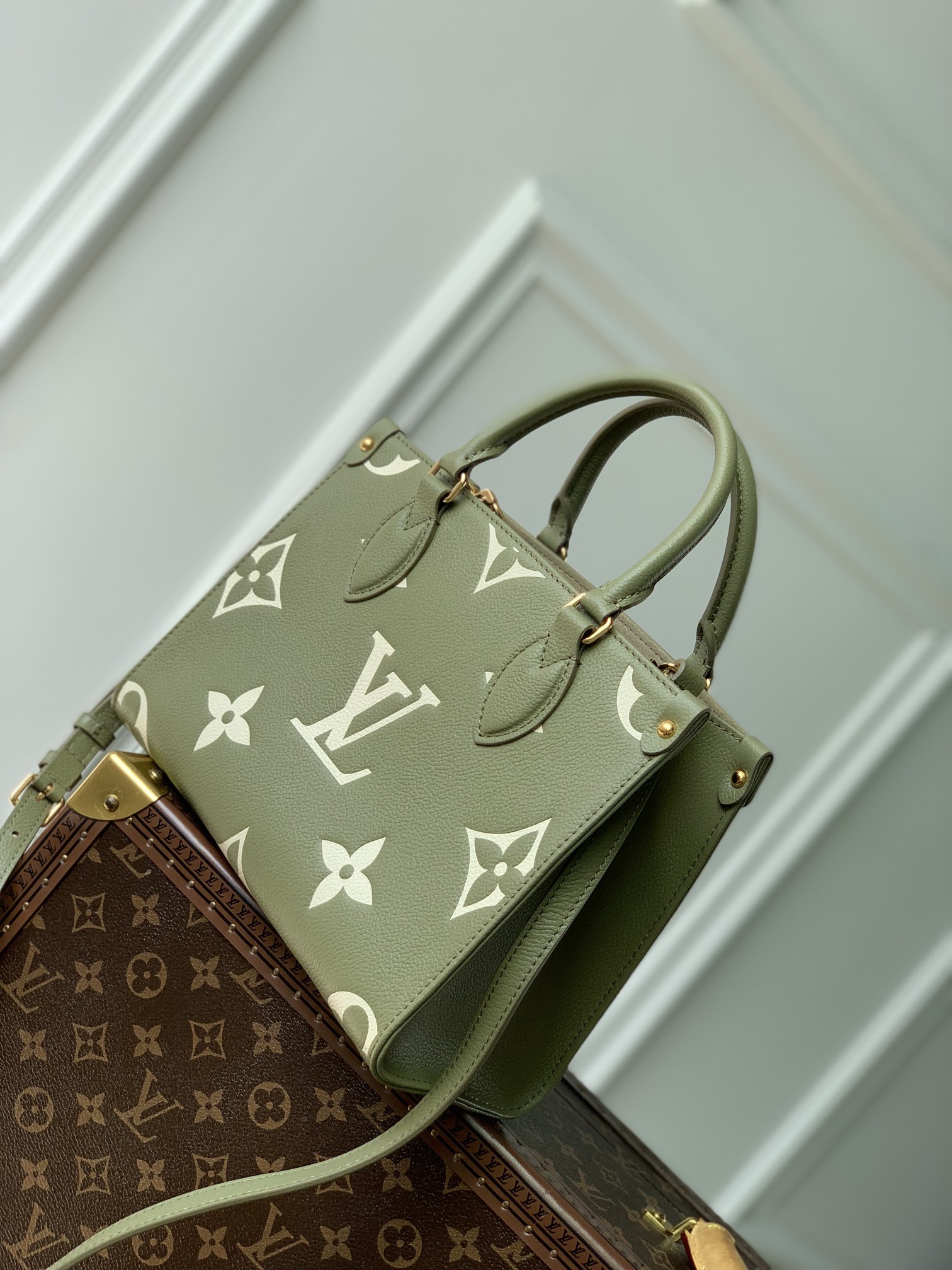 l0*is V*t0n onthego handbag- m21732-25*19*11.5 cm