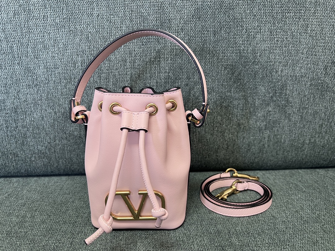 Va1e*ntin0 garavanivlogo signature bag-12*18*10cm