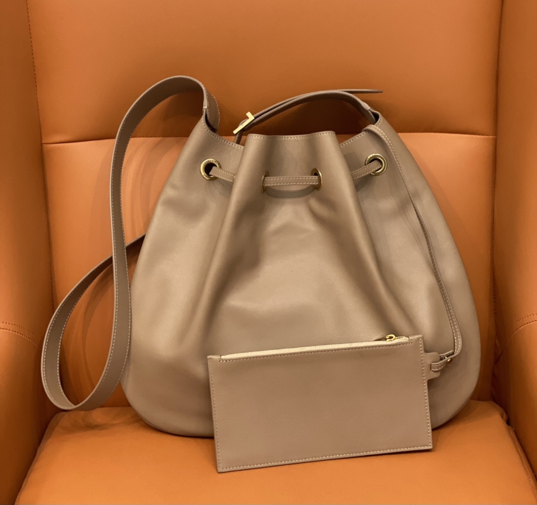 Y*L hobo bag-44×33×2.5cm
