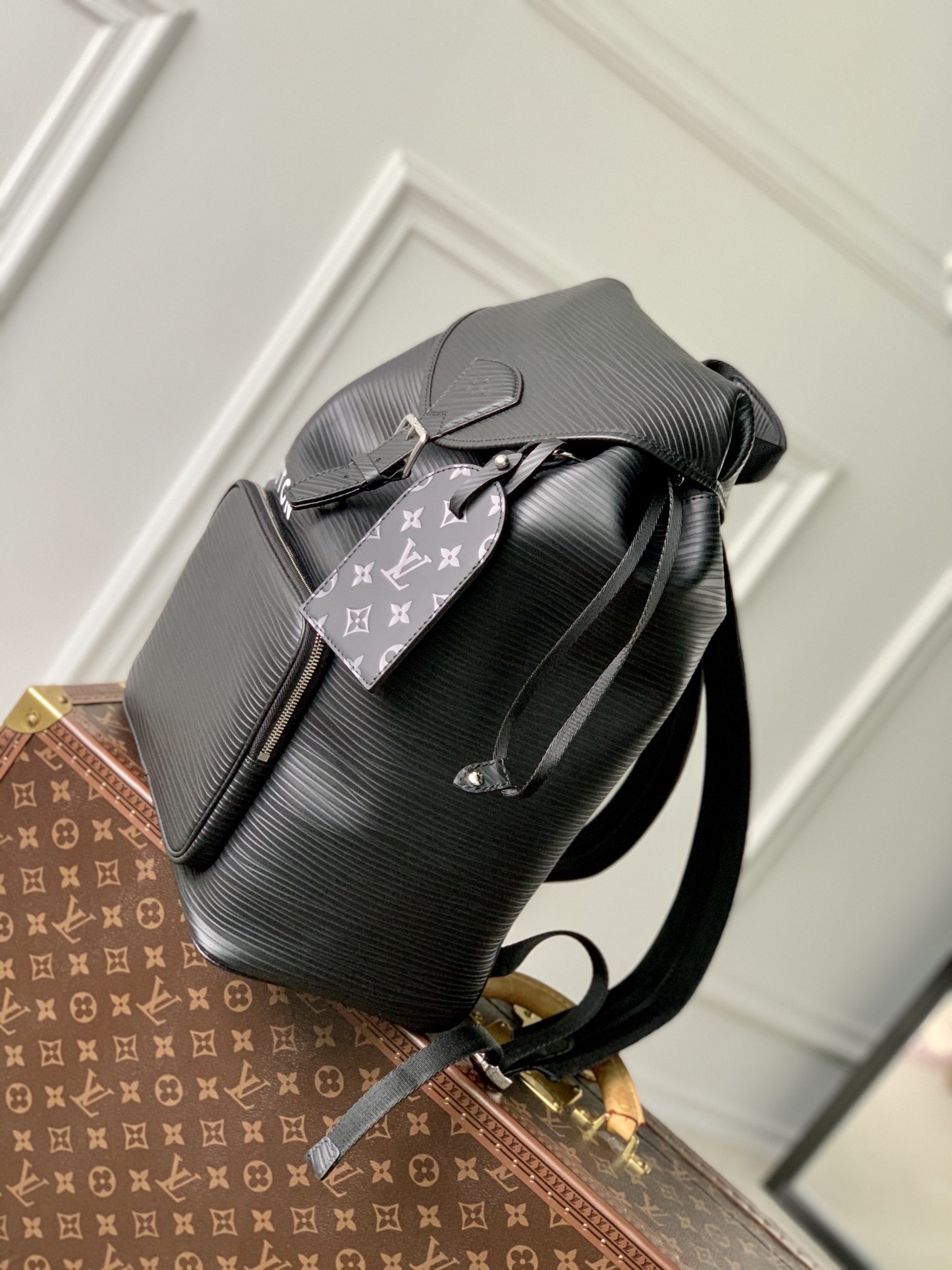 l0*is V*t0n montsouris backpack-32 x 40 x 19cm