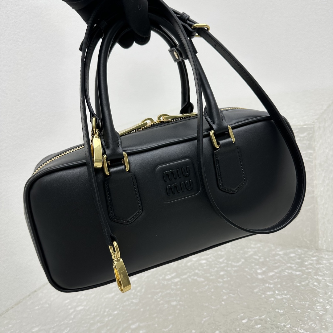 M*um*u ss23 softy padded bag-27*12*9cm