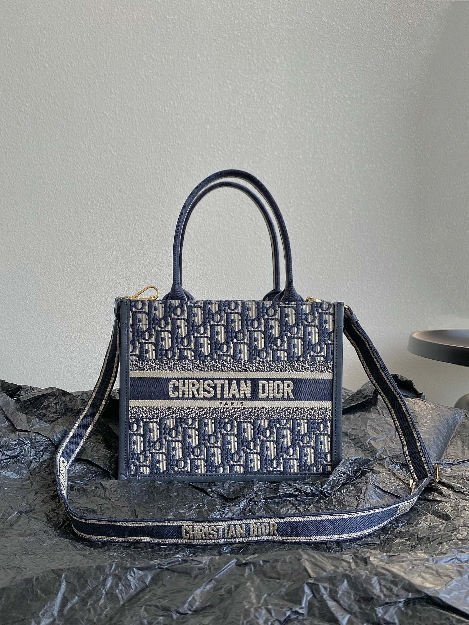 D*or small book tote-26*8*22cm