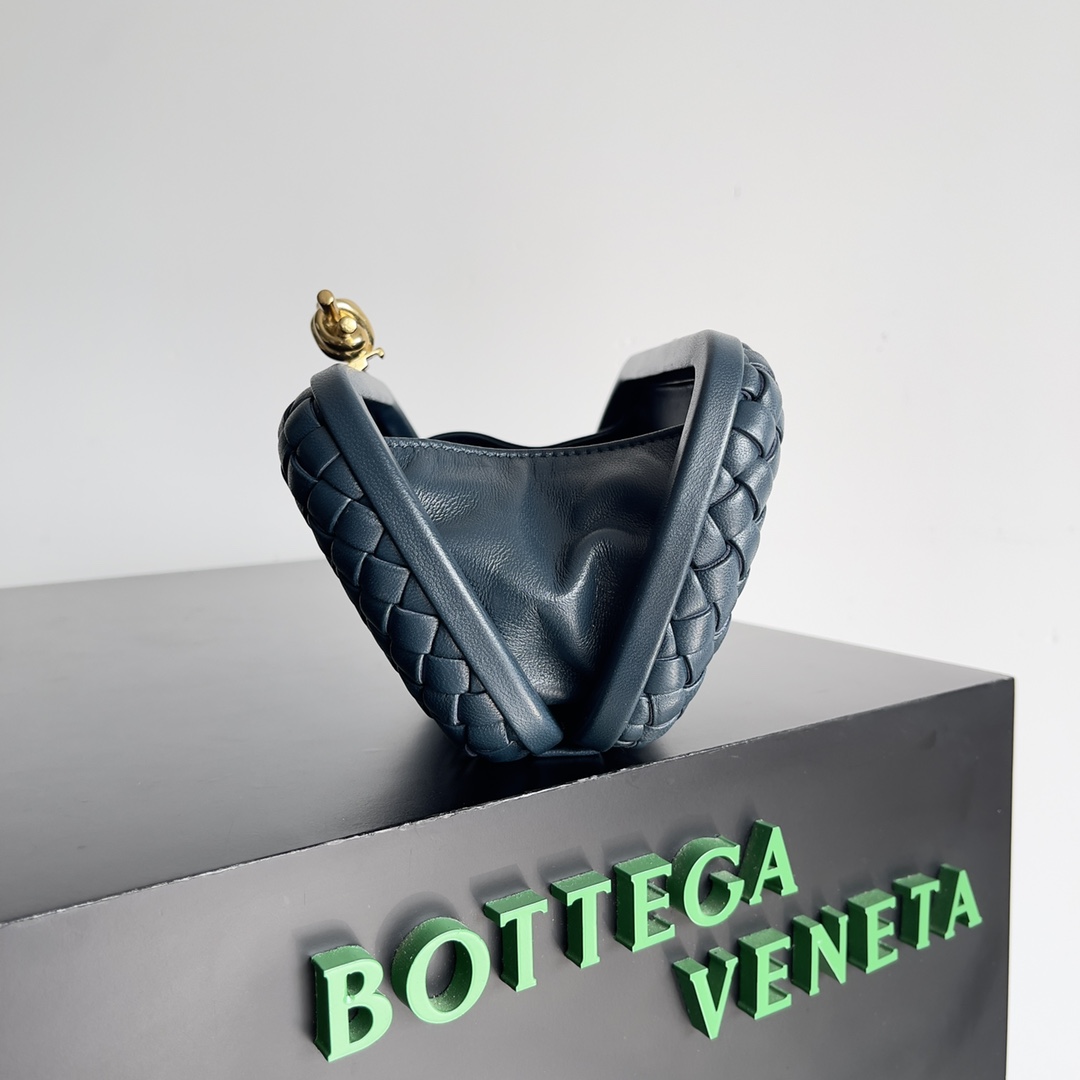b0tte*a Ven*ta knot pouch-20.5*6*12.5cm