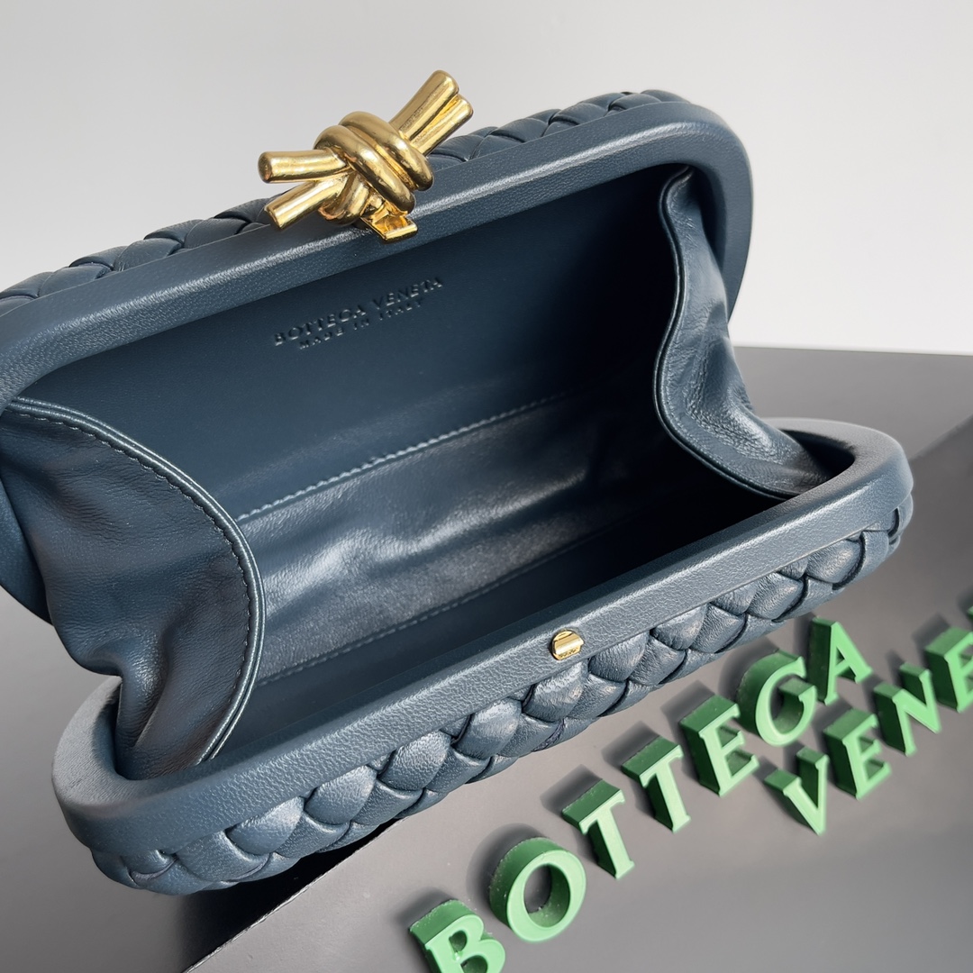 b0tte*a Ven*ta knot pouch-20.5*6*12.5cm