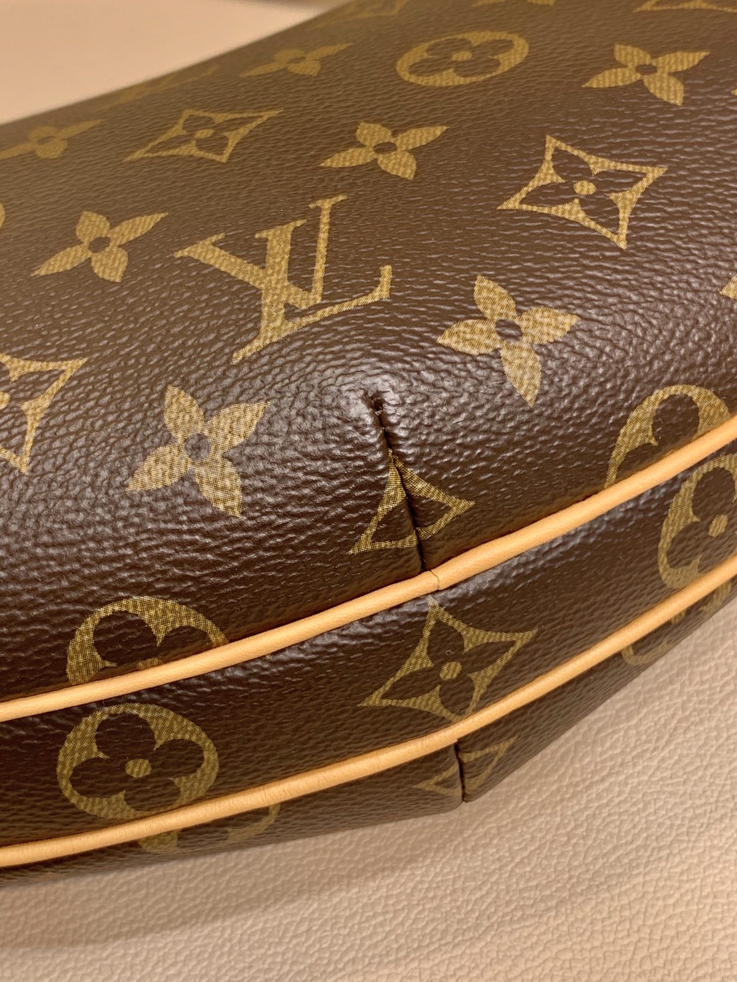 l0*is V*t0n pochette croissant-26✖️13cm