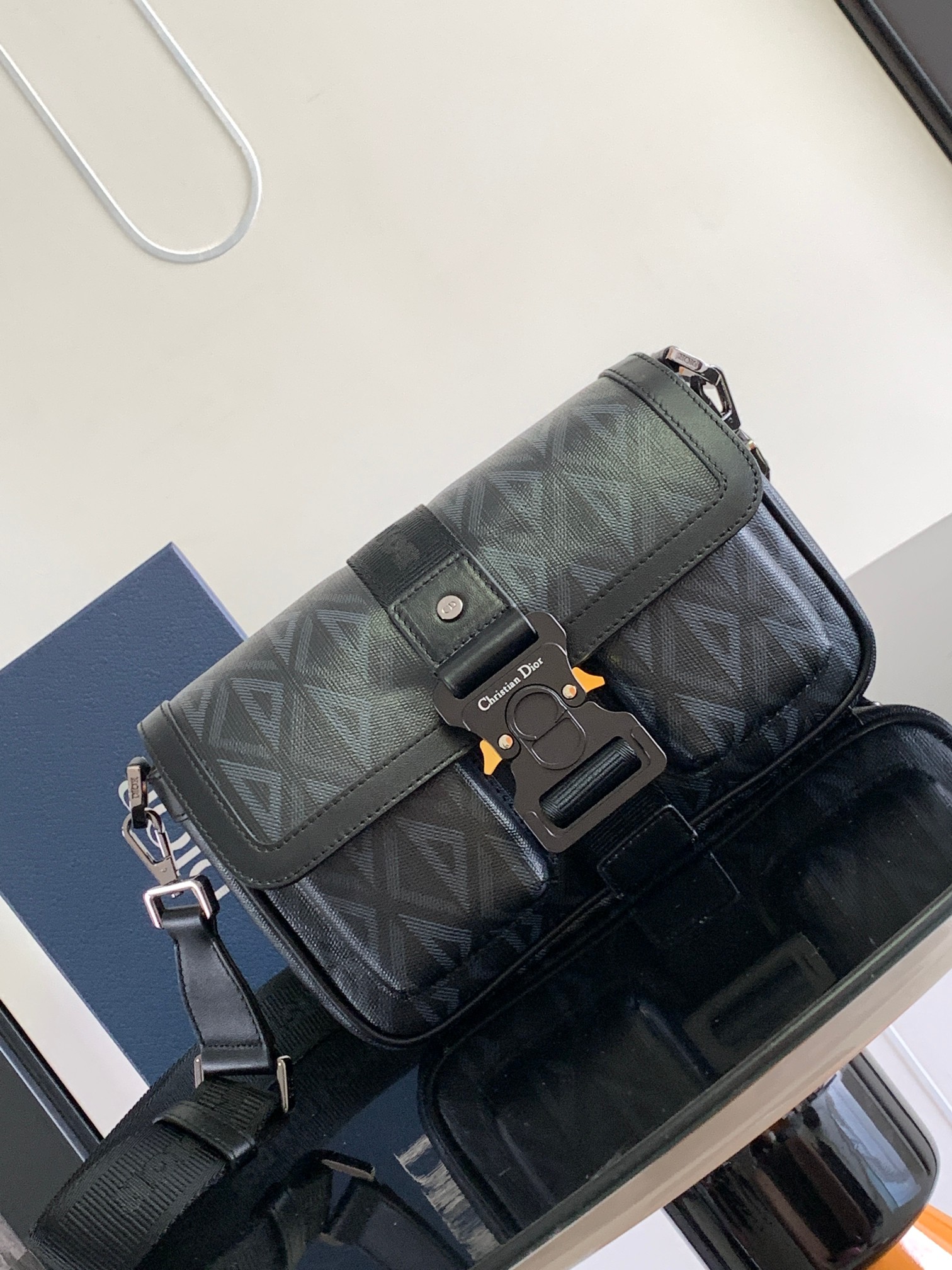 D*or hit the road handbags-27 x 17 x 9cm