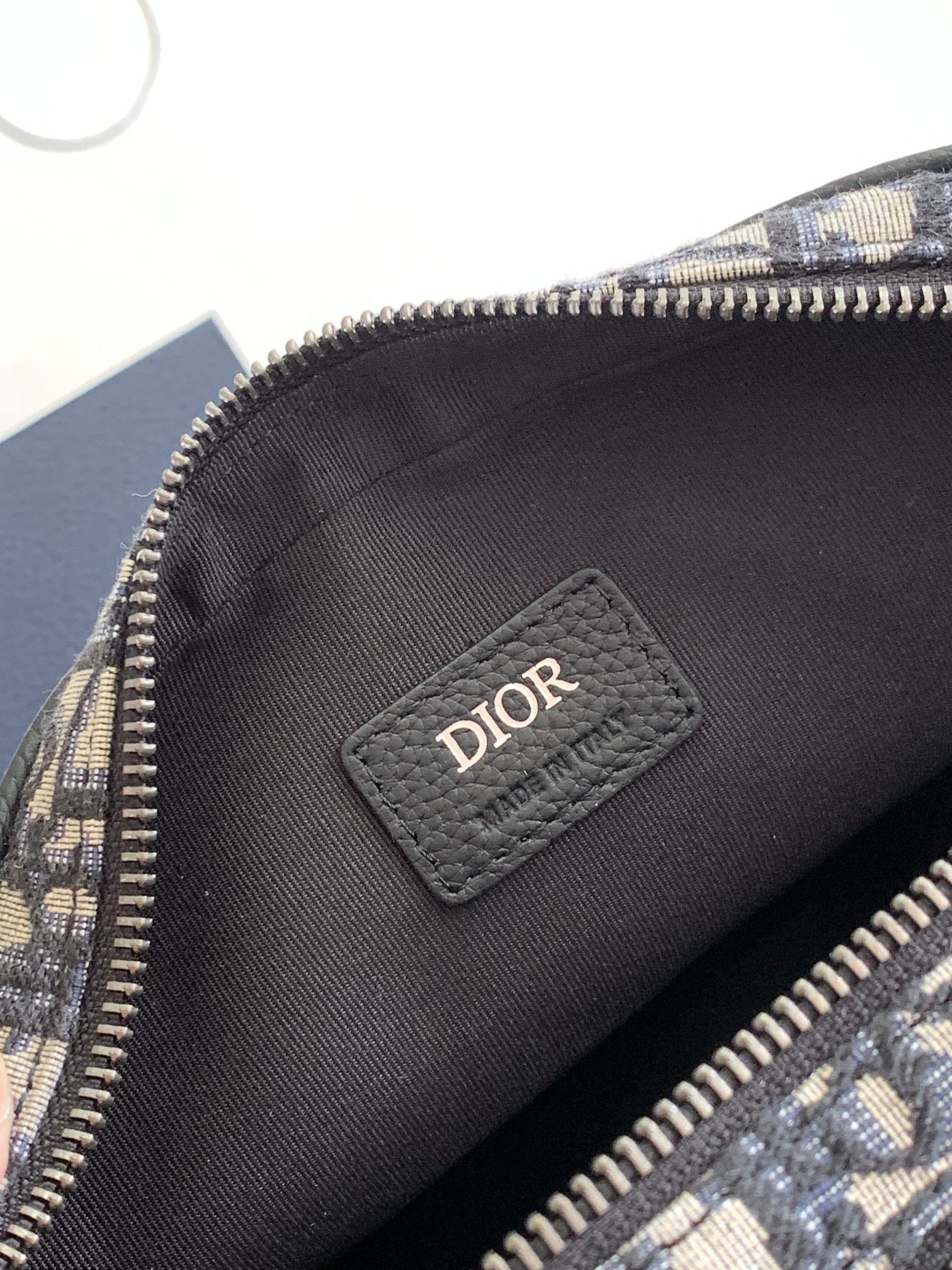D*or safari messenger bag-26 x 17 x 7cm