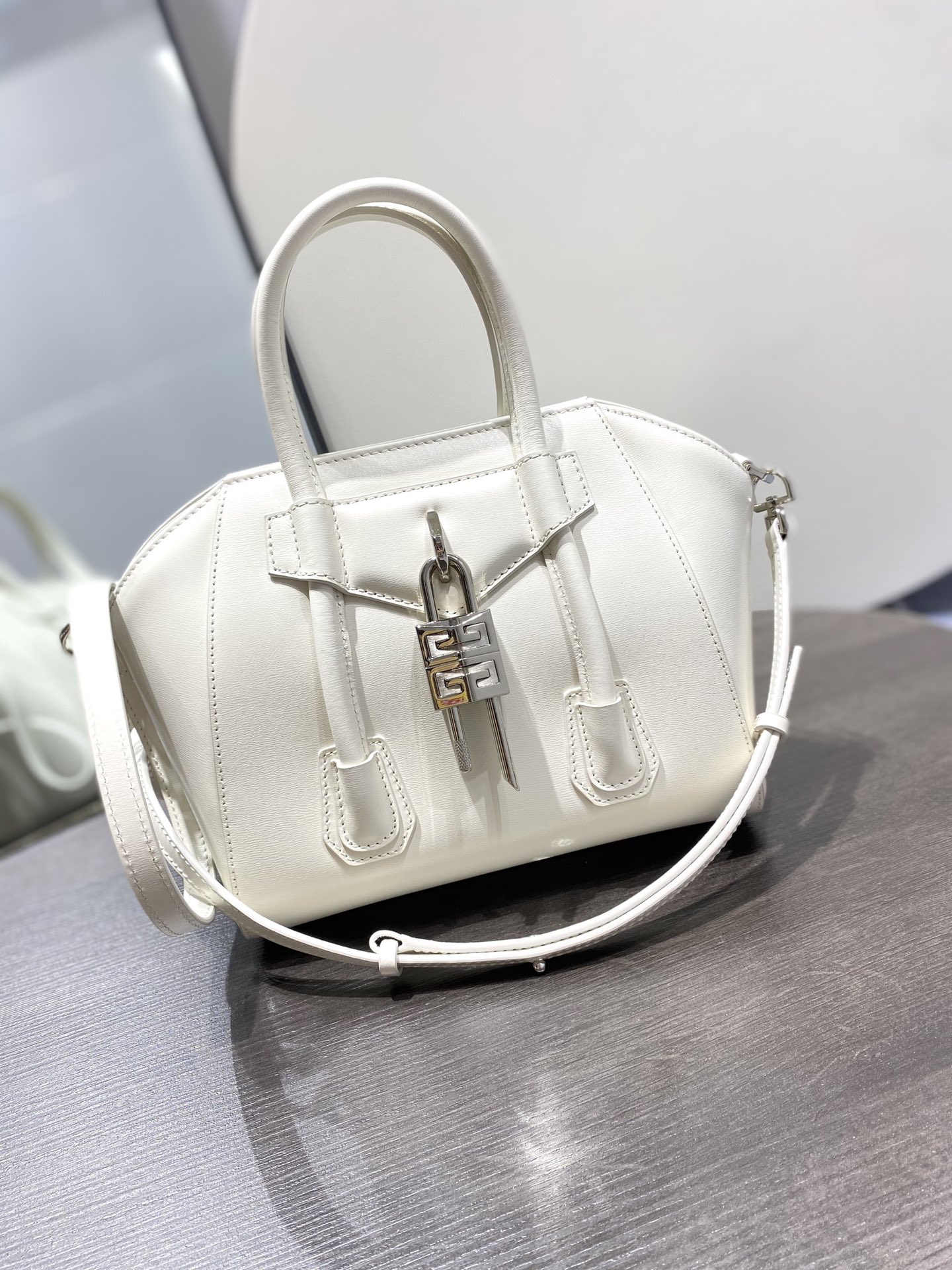 G1uenchy antigona tote-22*20*13cm