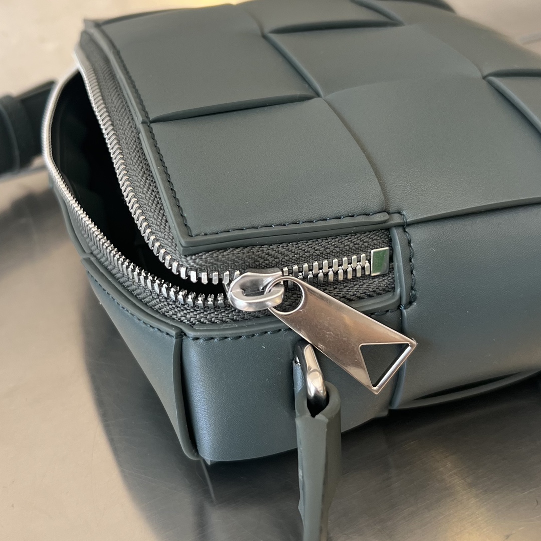 b0tte*a Ven*ta camera bag-20x15x5cm