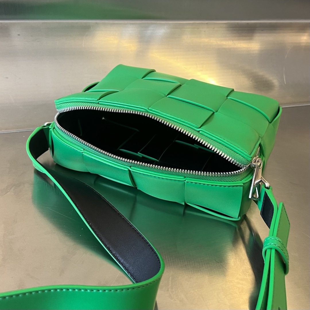 b0tte*a Ven*ta camera bag-20x15x5cm