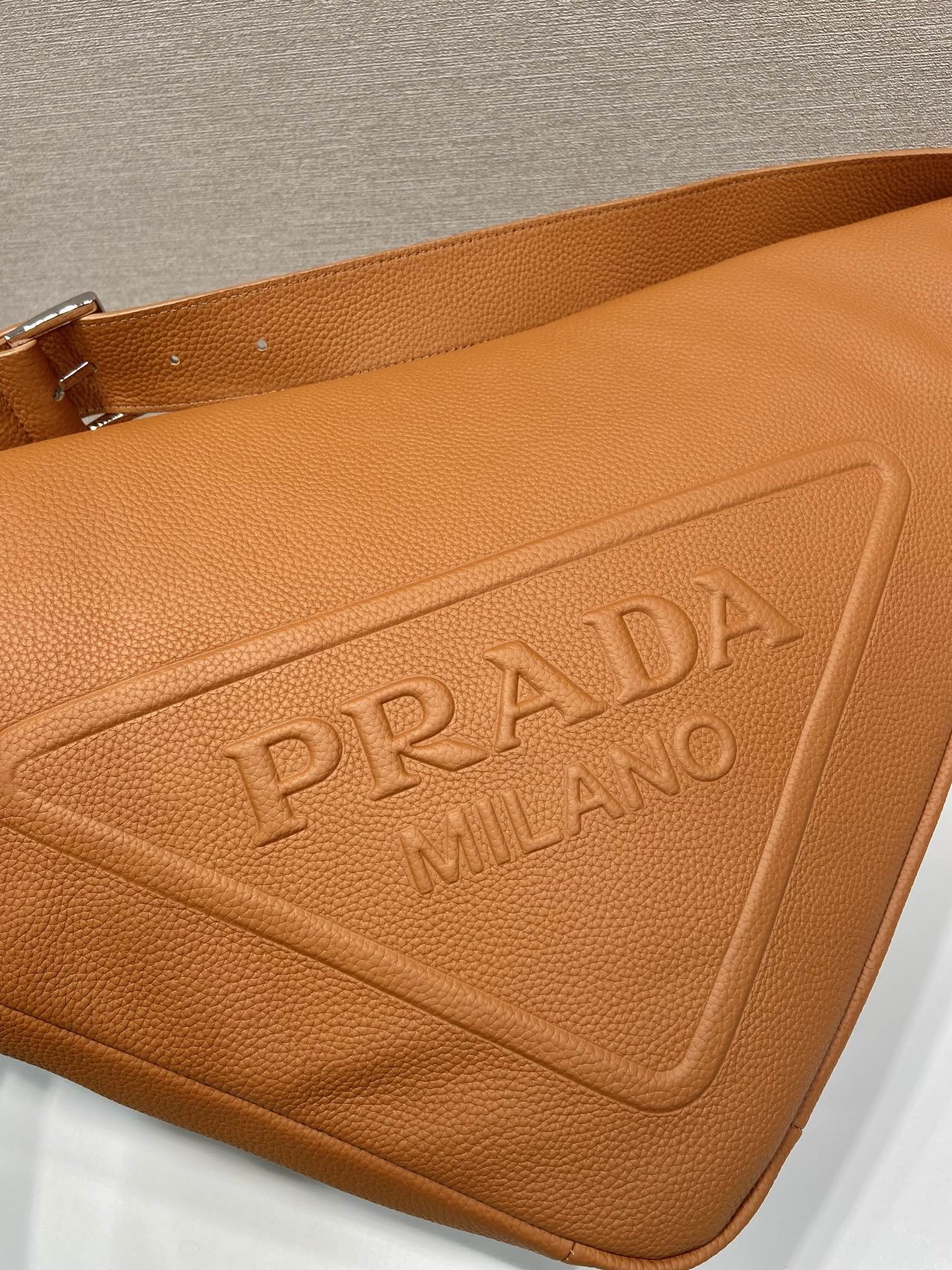 Pra*a 2vy007 triangle bag-22.5*31*28cm