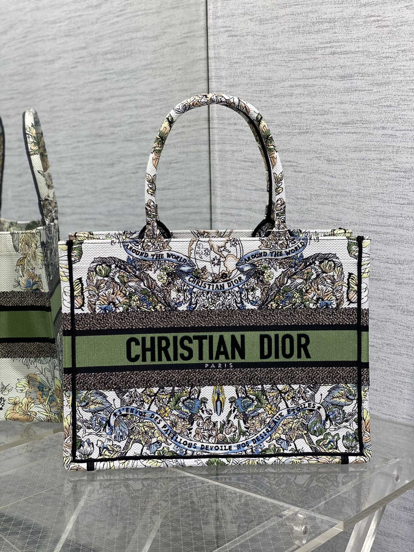D*or small book tote-36.5cm