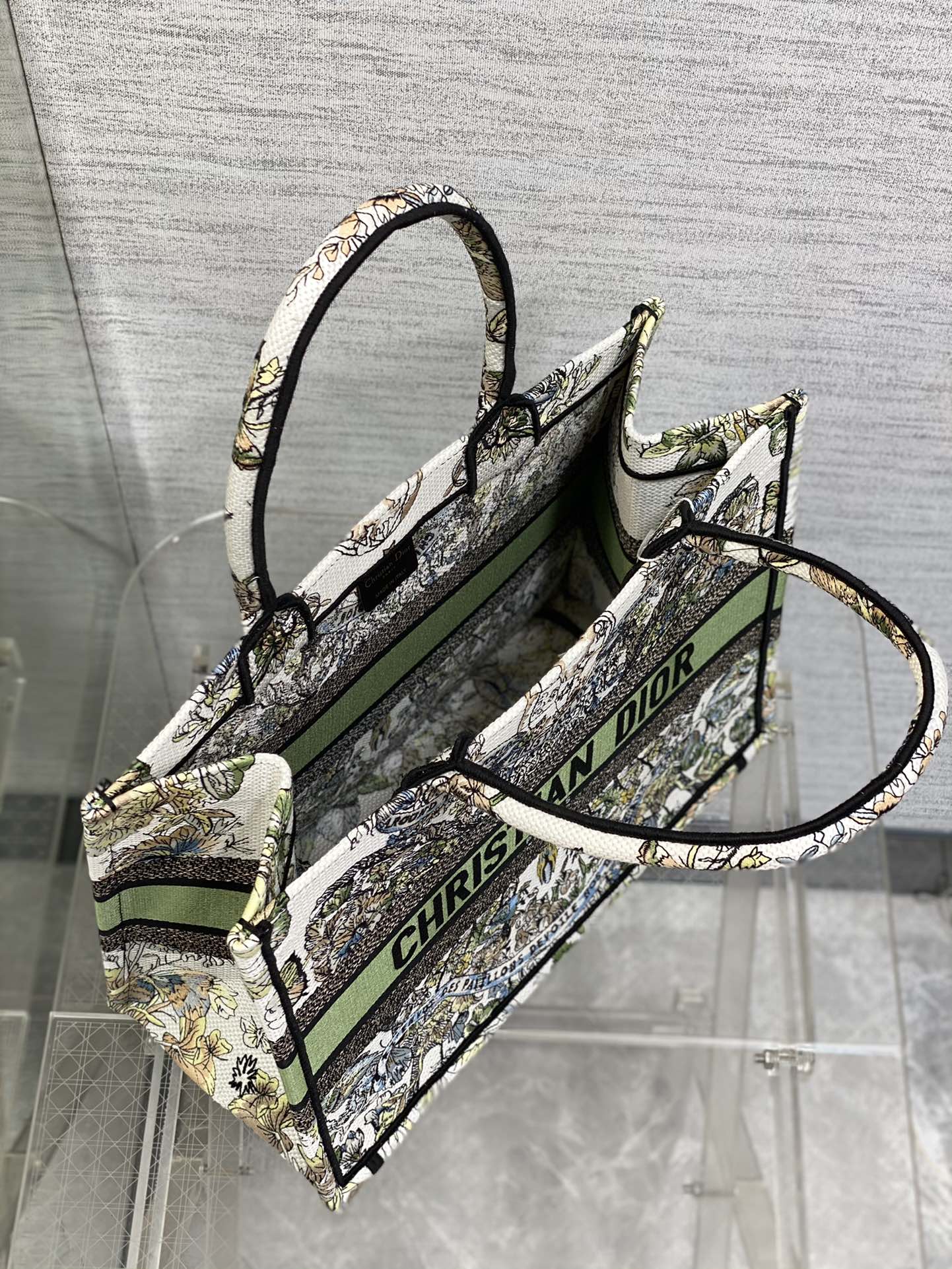 D*or small book tote-36.5cm