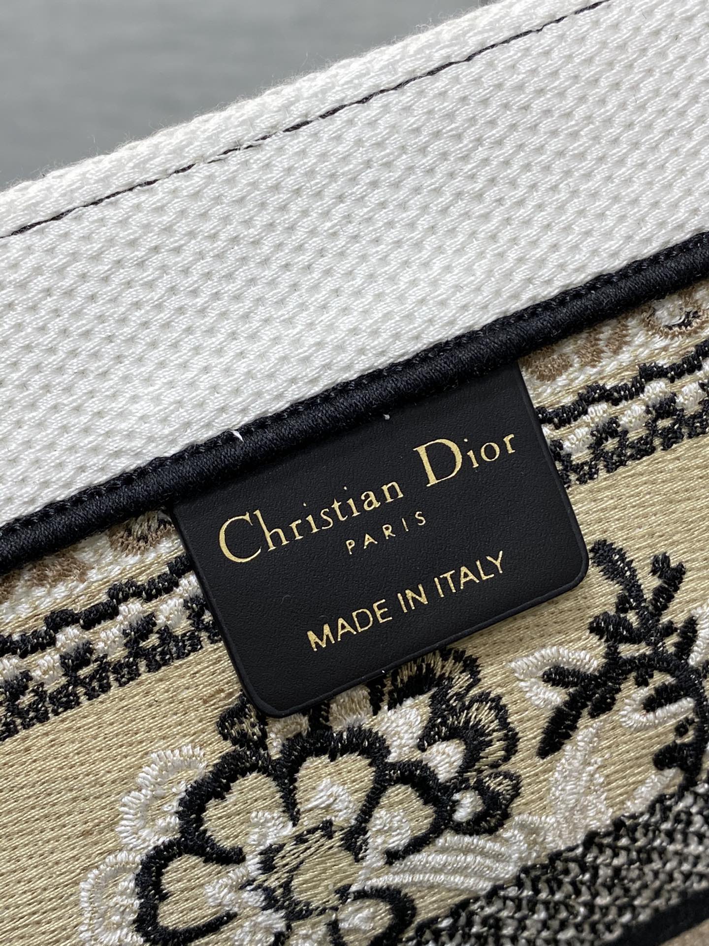 D*or small book tote-36.5cm