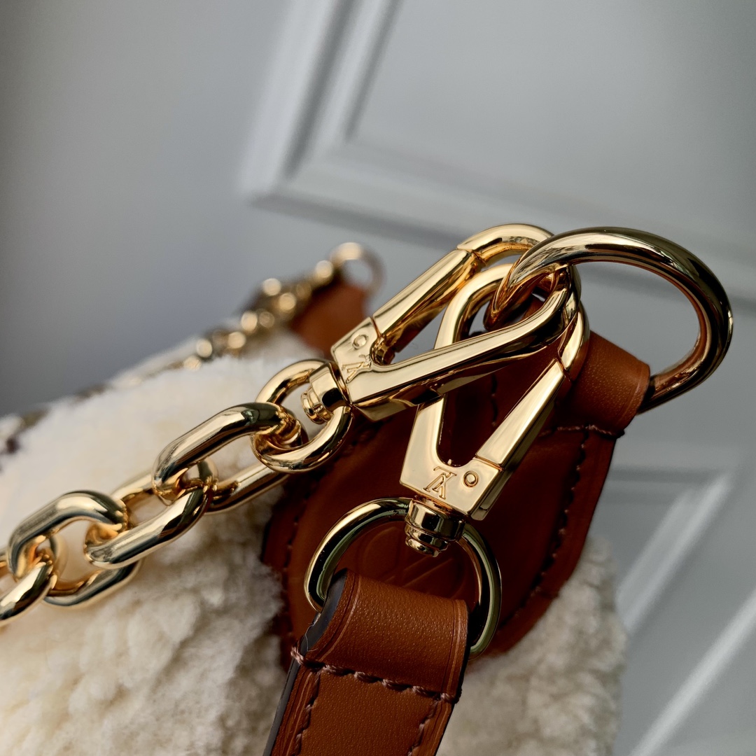 l0*is V*t0n over the moon handbag-27.5*16*7cm