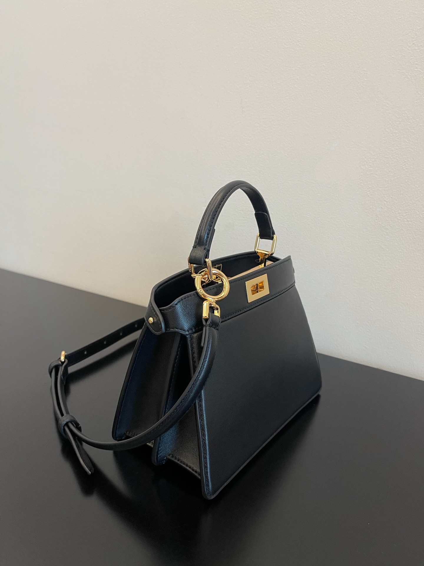 F**di peekaboo iseeu bag-20x11x15cm