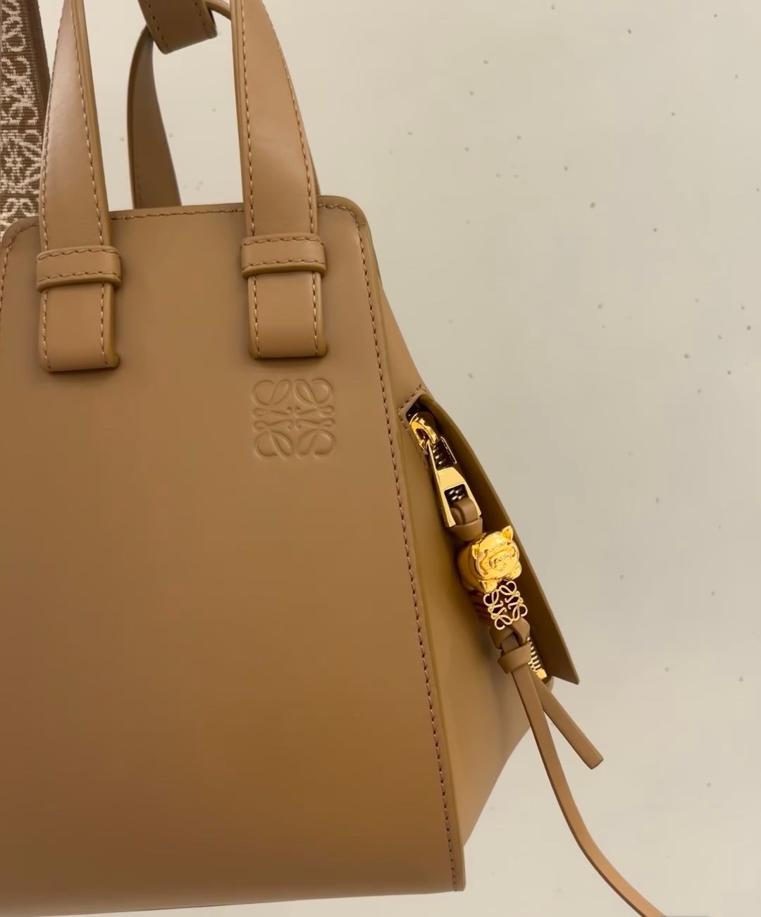 L0ew* hammock bag-19.5*14.4*20.8cm