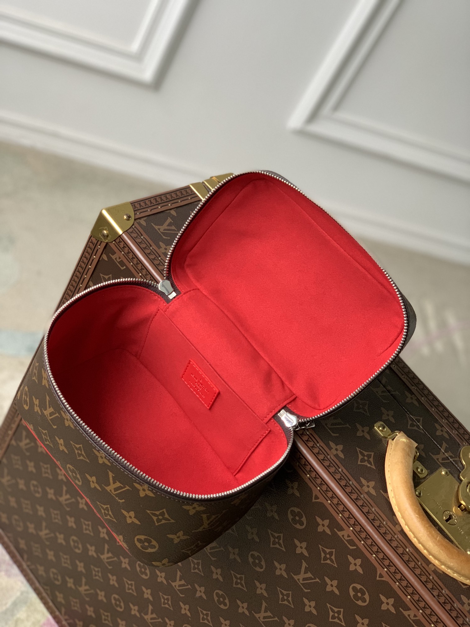 l0*is V*t0n nice cosmetic bag